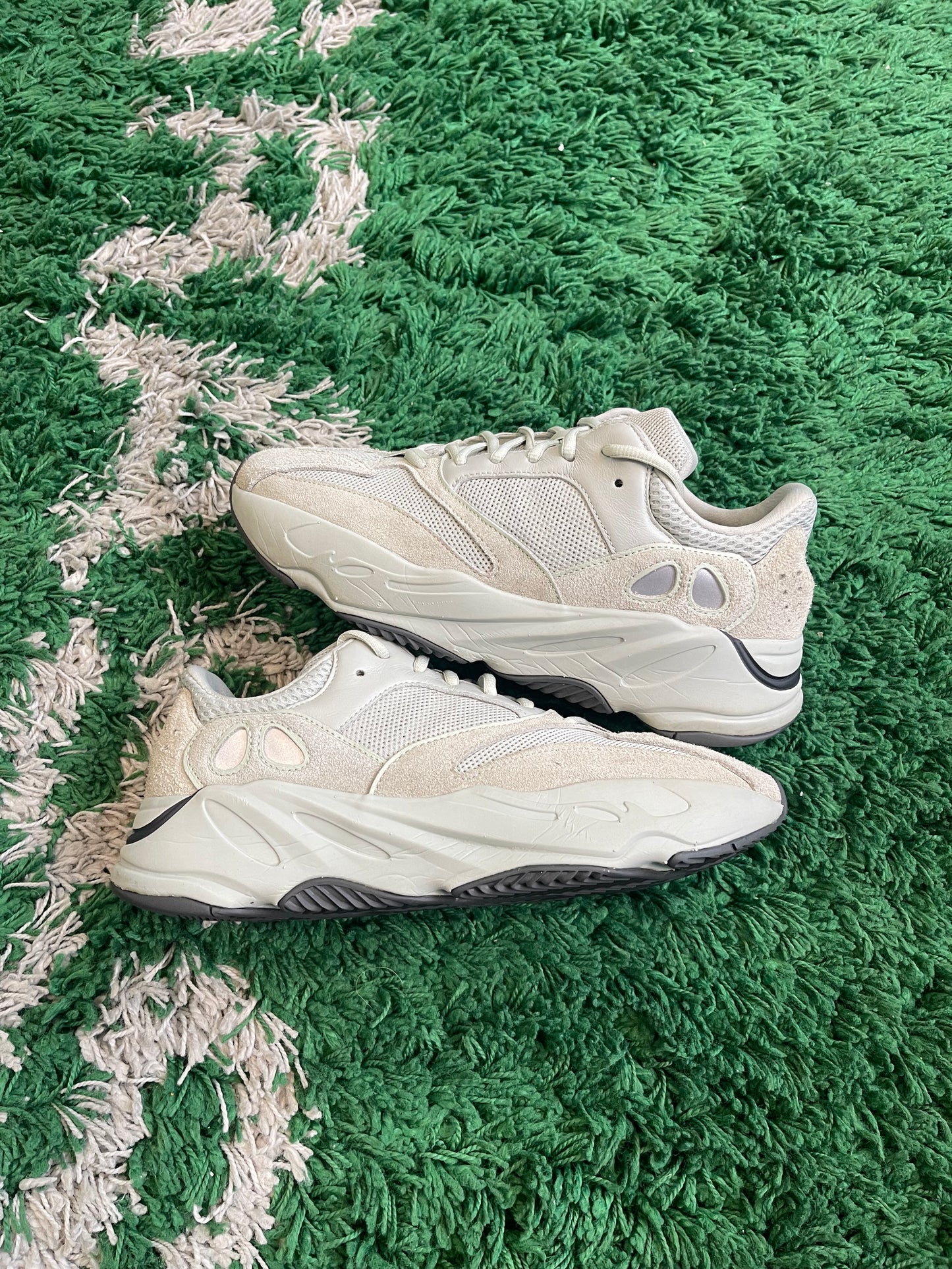 Yeezy 700 “Salt”