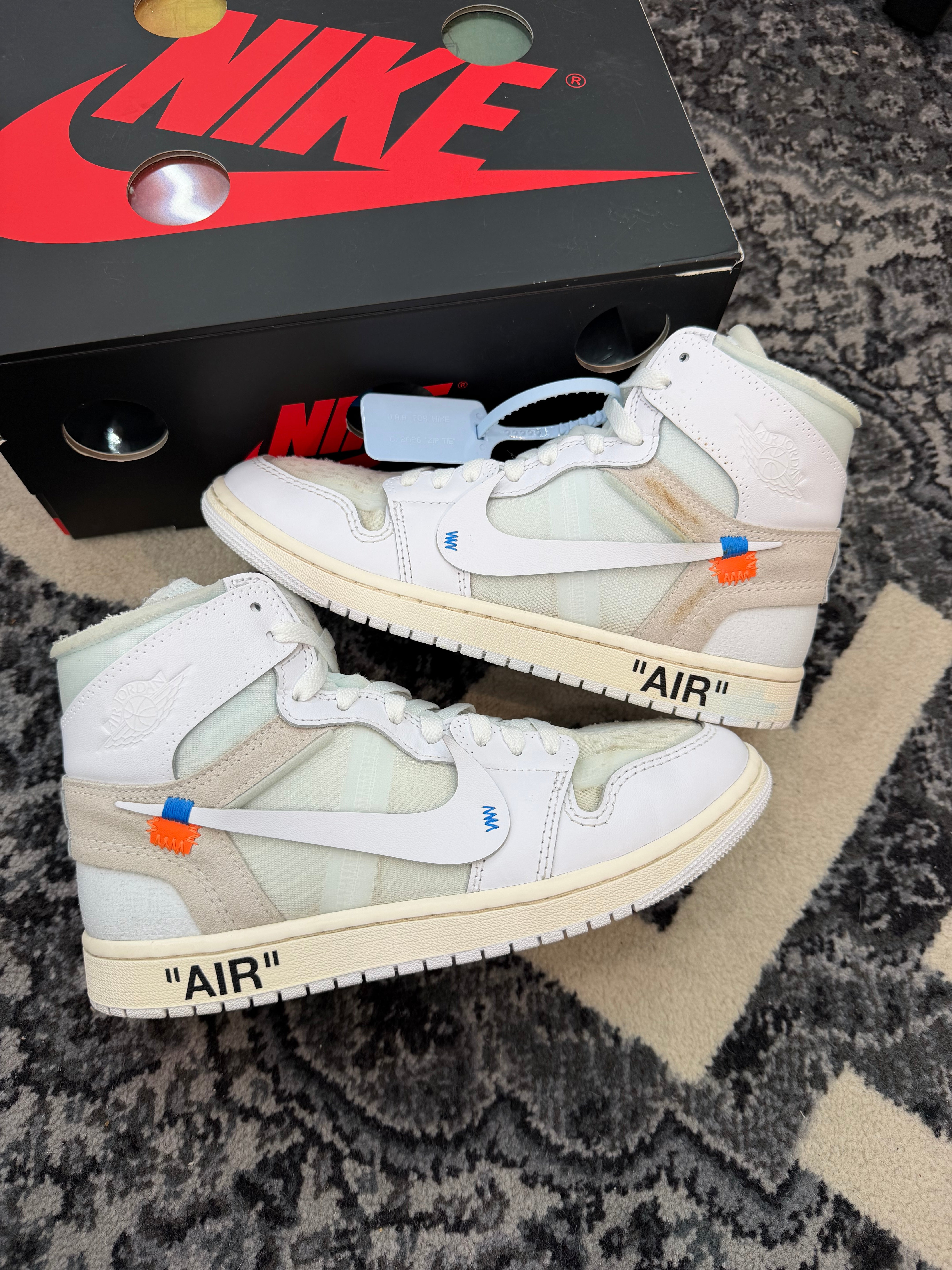 Jordan 1 High x Off White “Alaska”