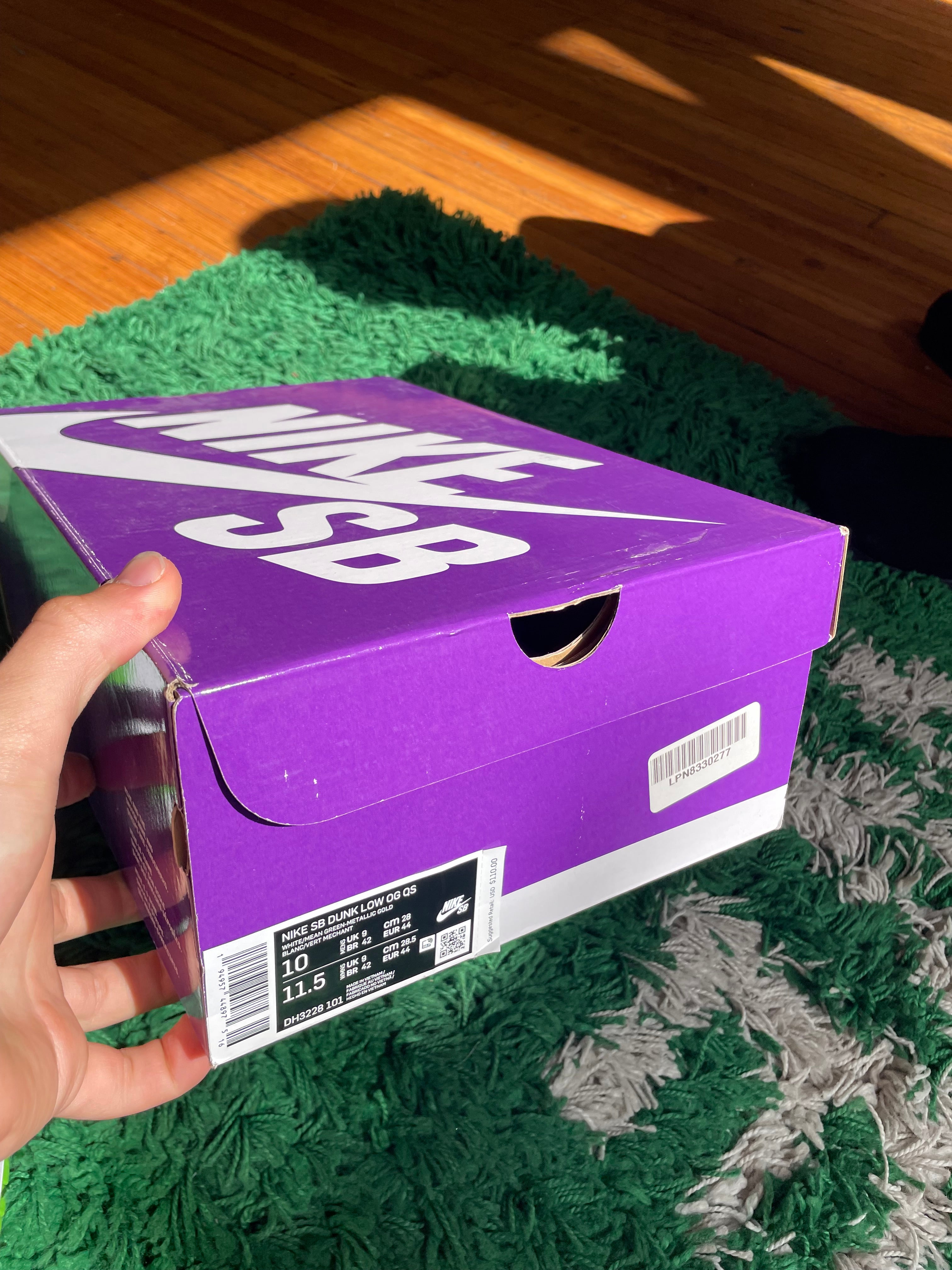 Nike Dunk Low SB x Supreme Stars “Mean Green”