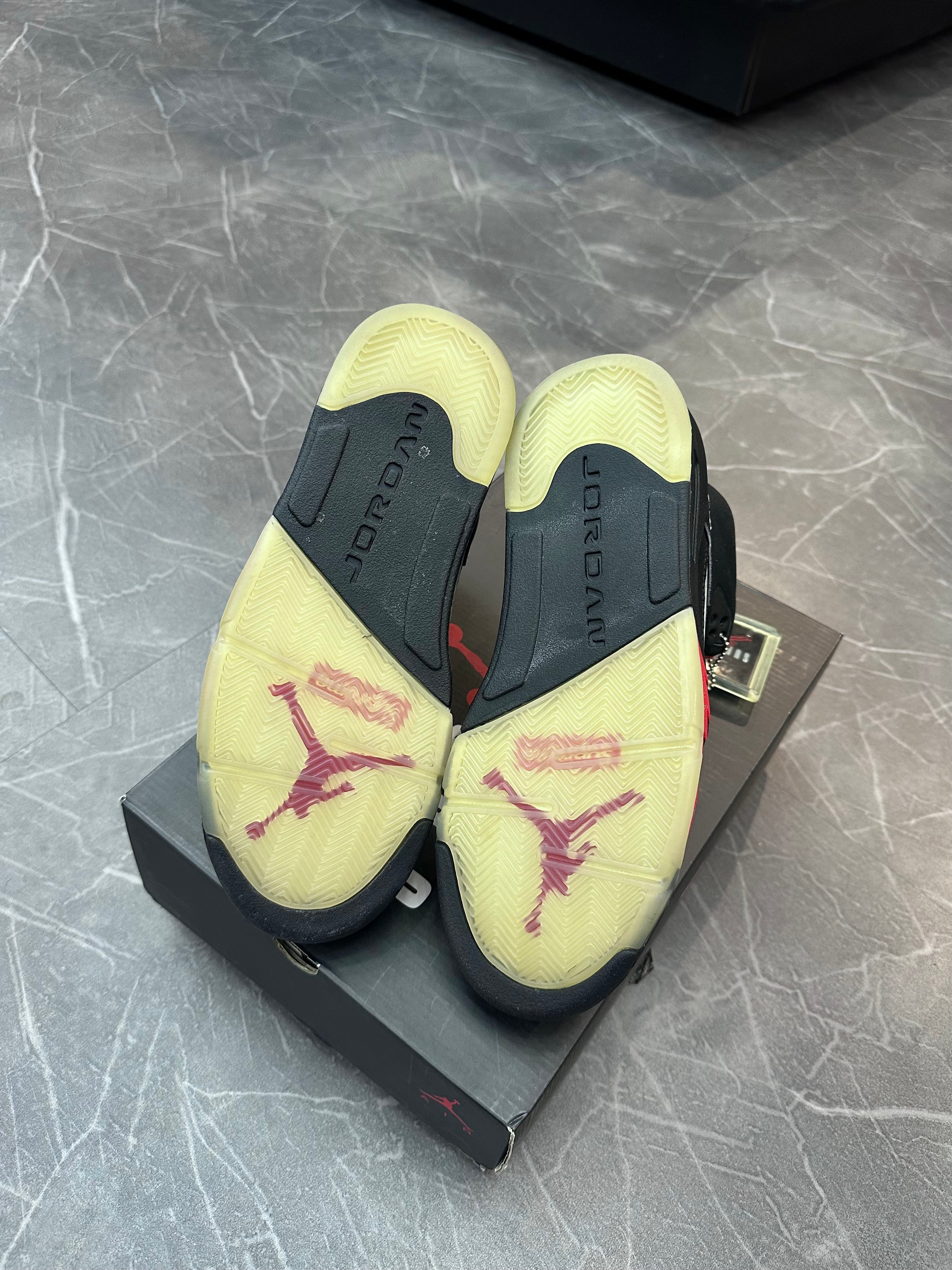 Jordan 5 x Supreme “Black”
