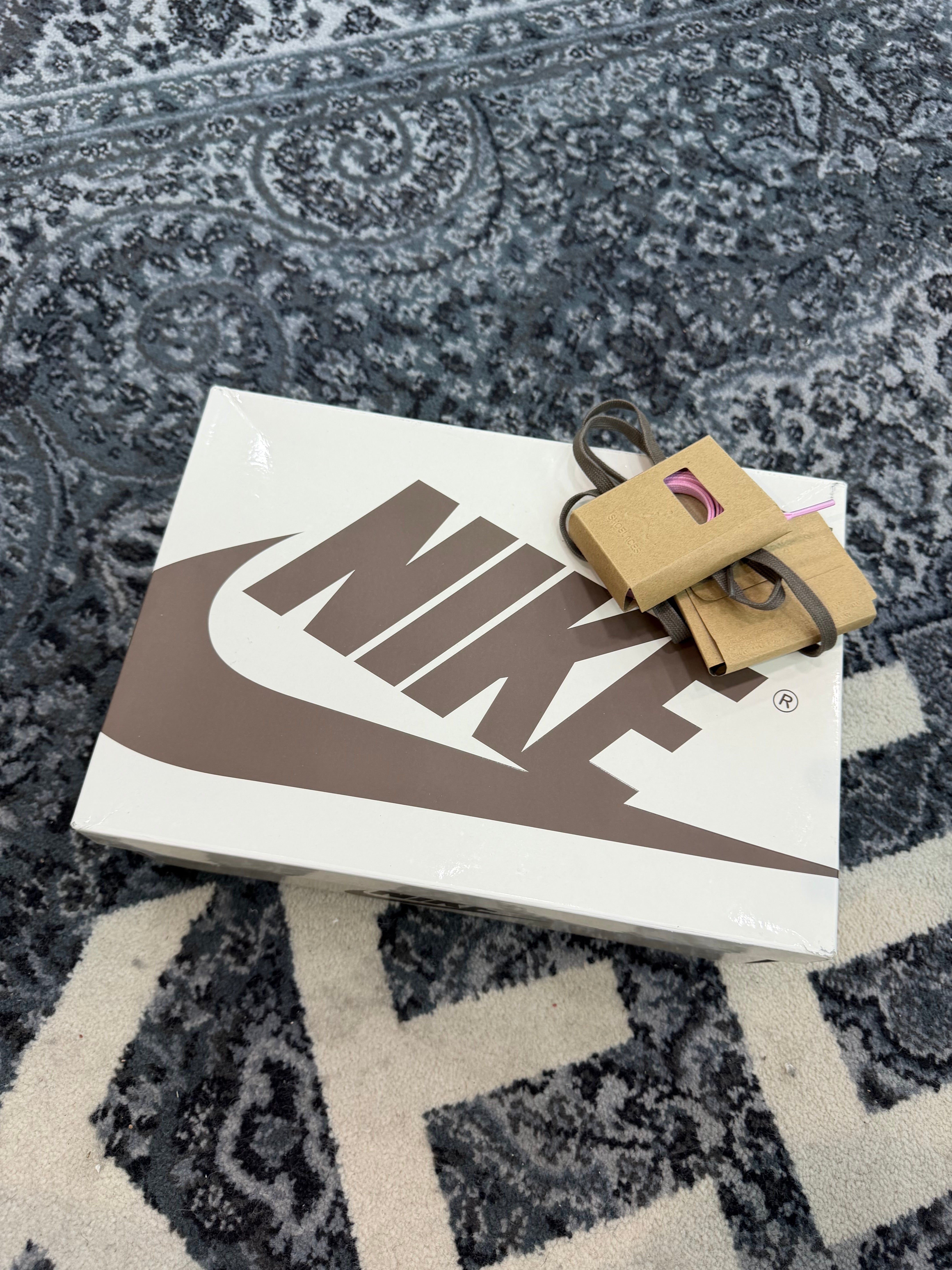 Jordan 1 Low Travis Scott “Velvet Brown”