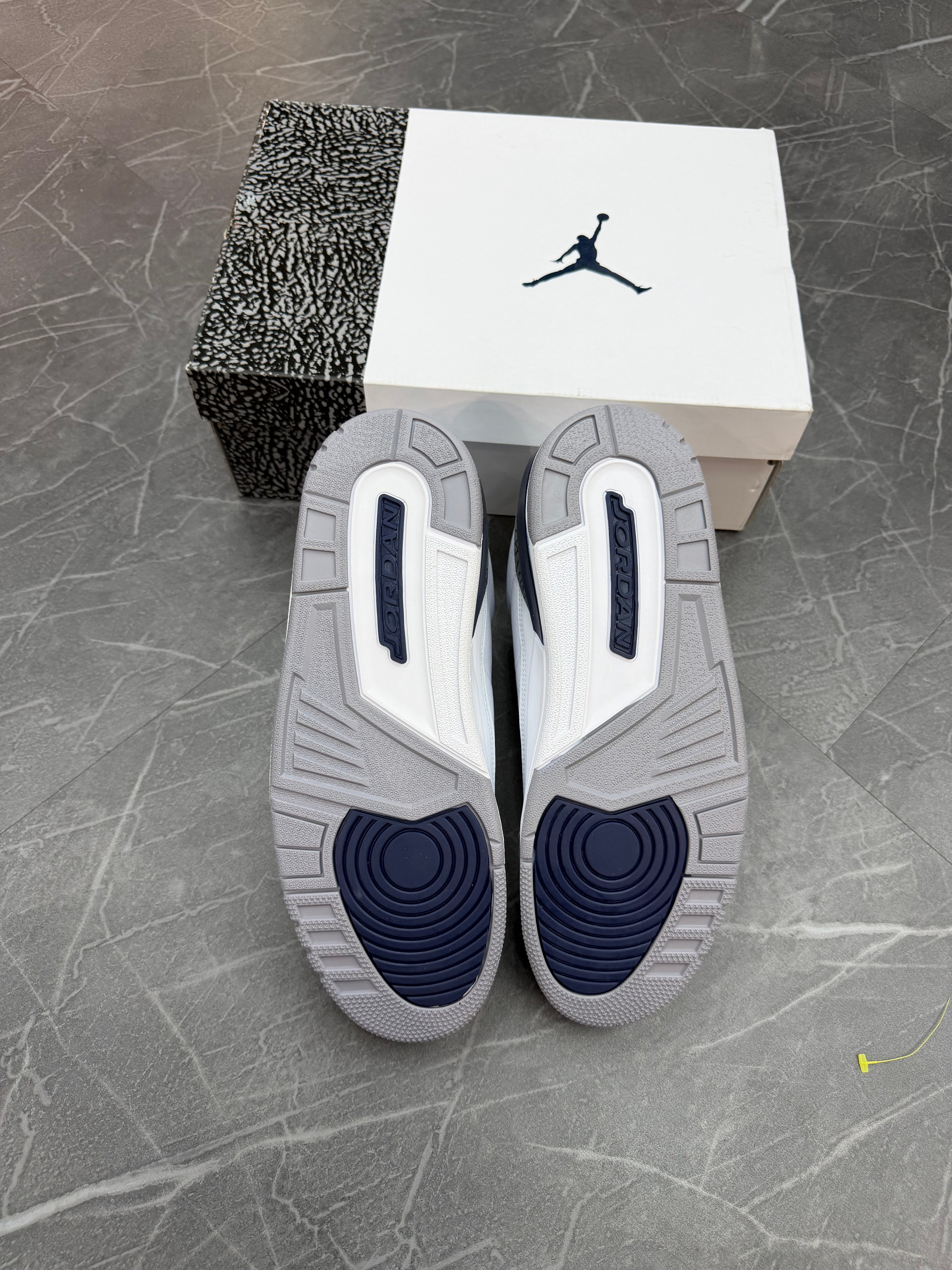 Jordan 3 “Midnight Navy”