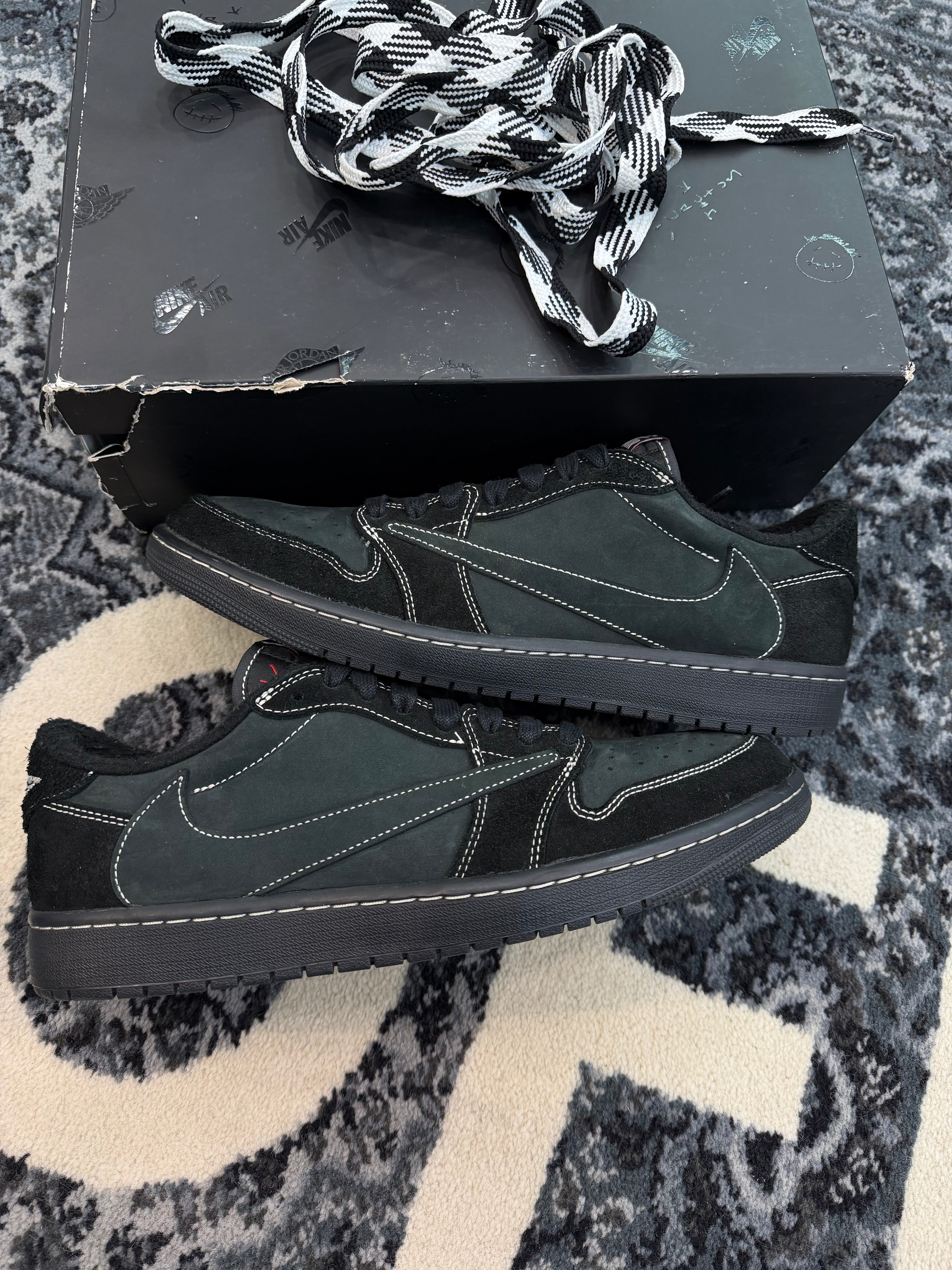 Jordan 1 Low x Travis Scott “Phantom”
