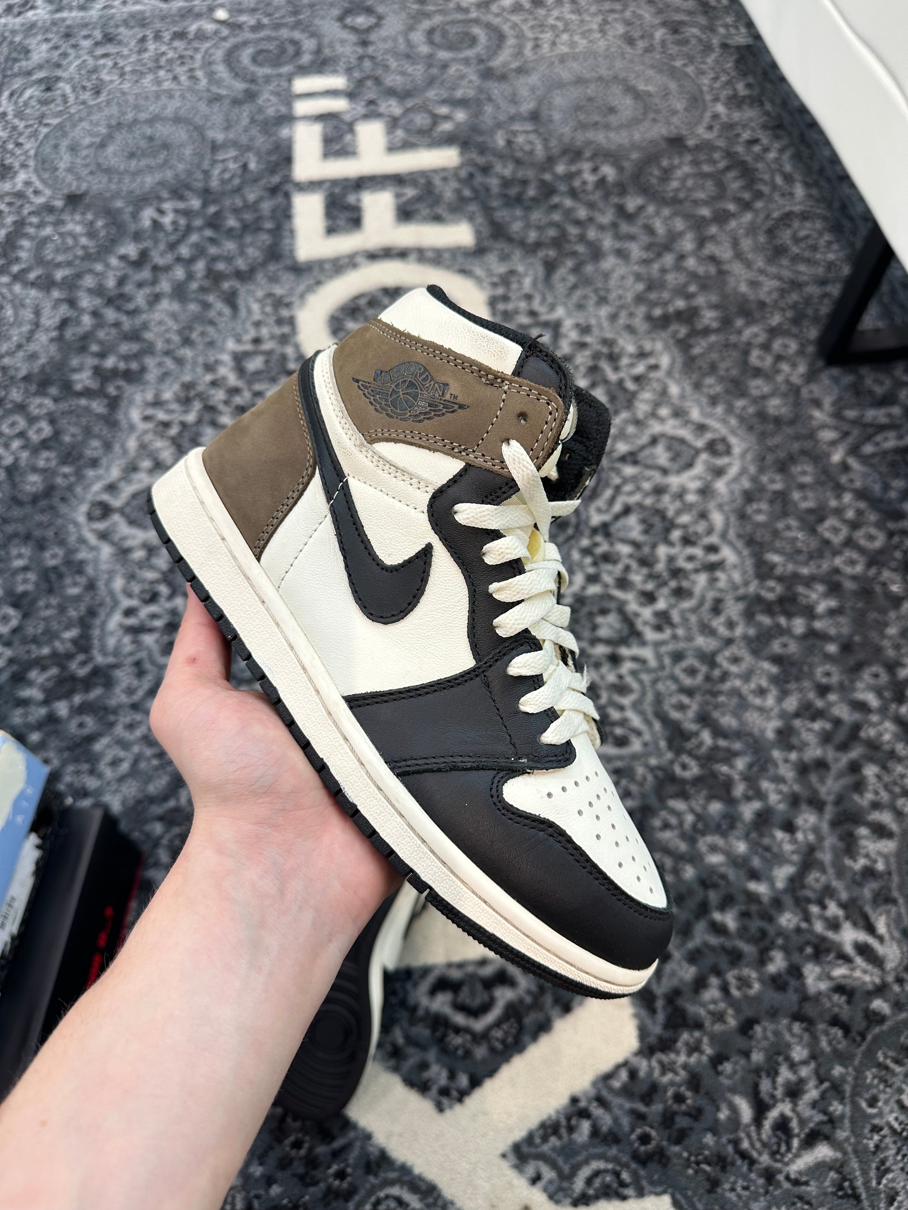 Jordan 1 High “Mocha”