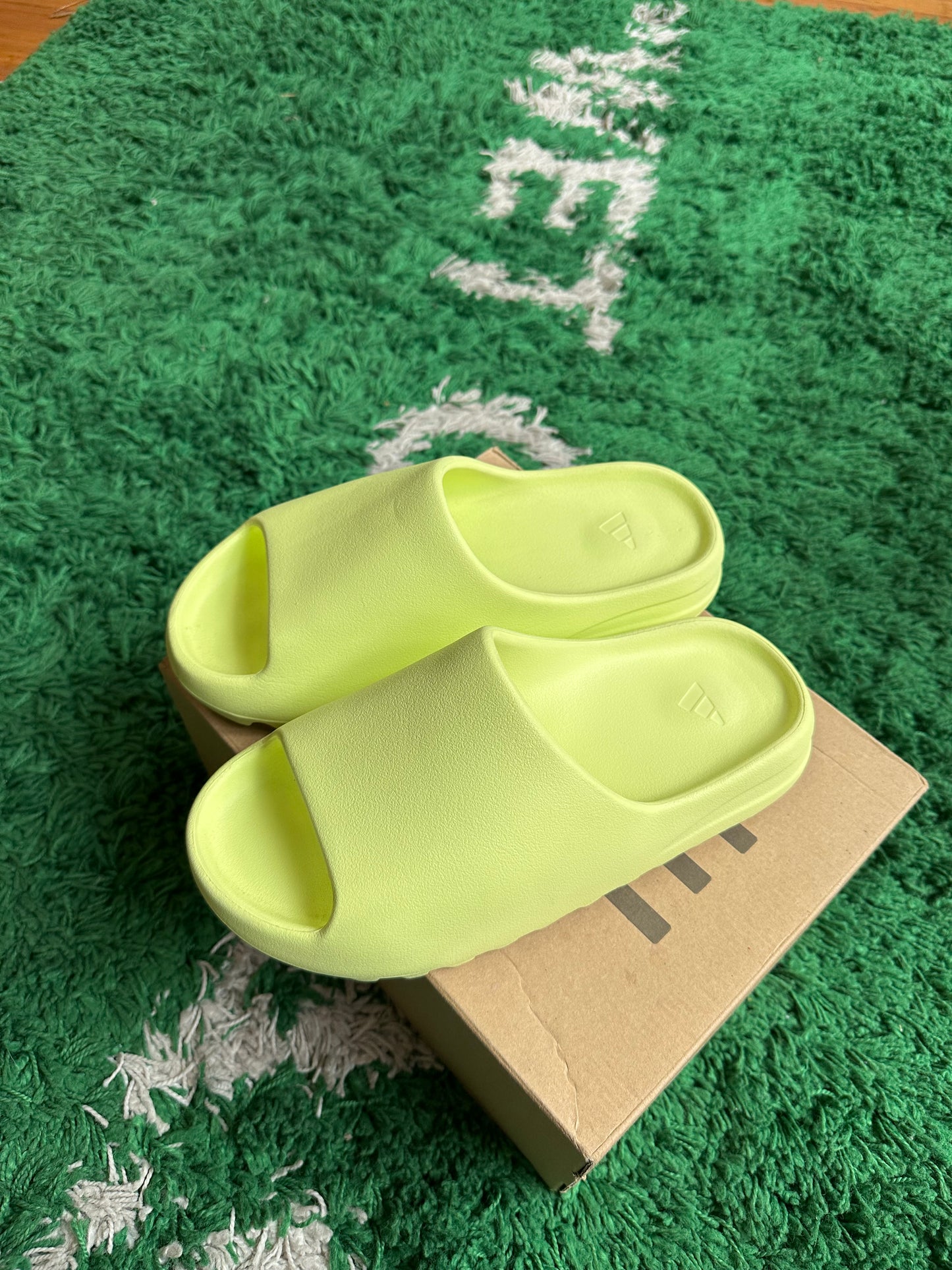 Yeezy Slide “Green Glow”