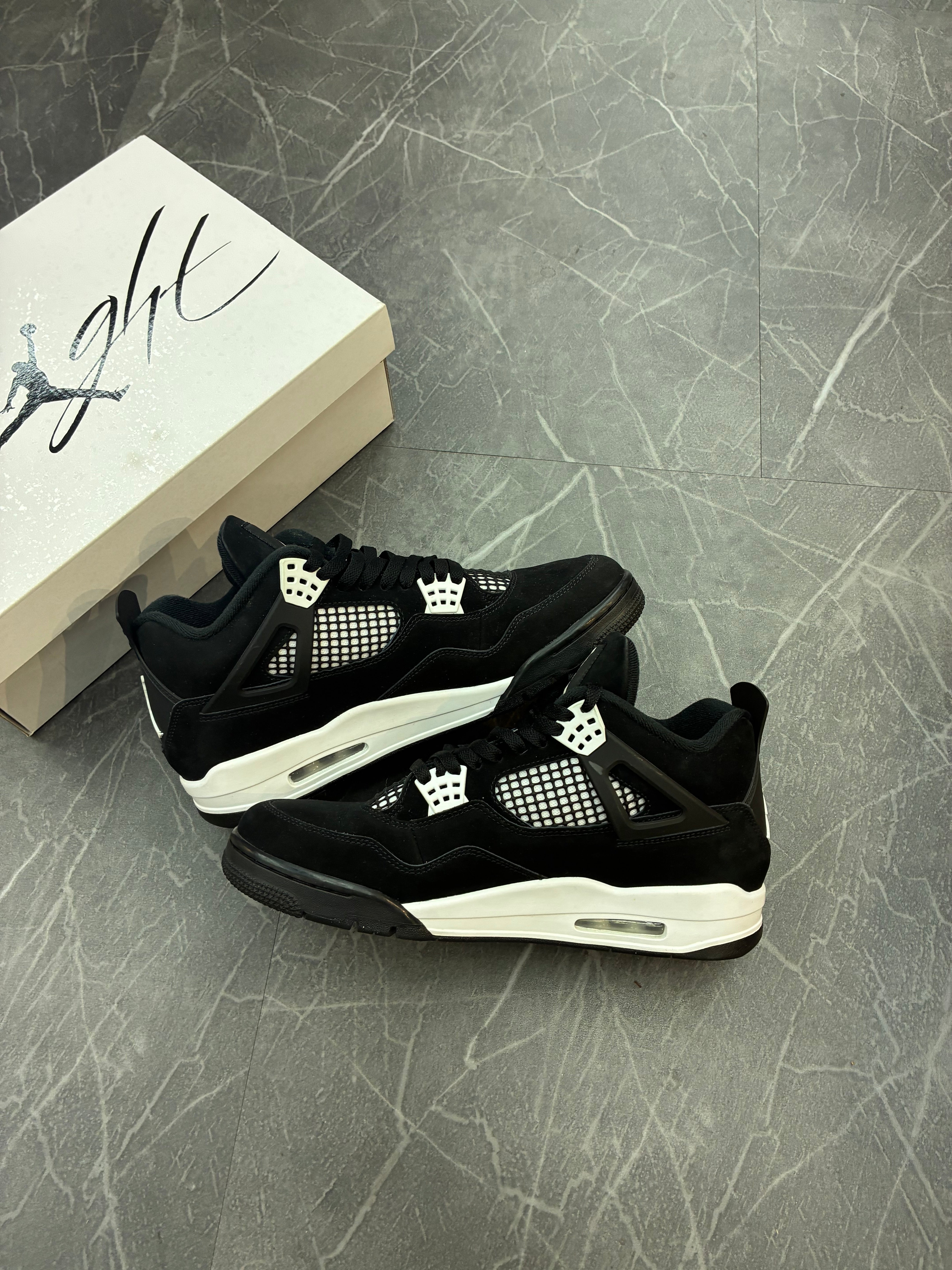 Jordan 4 “White Thunder”