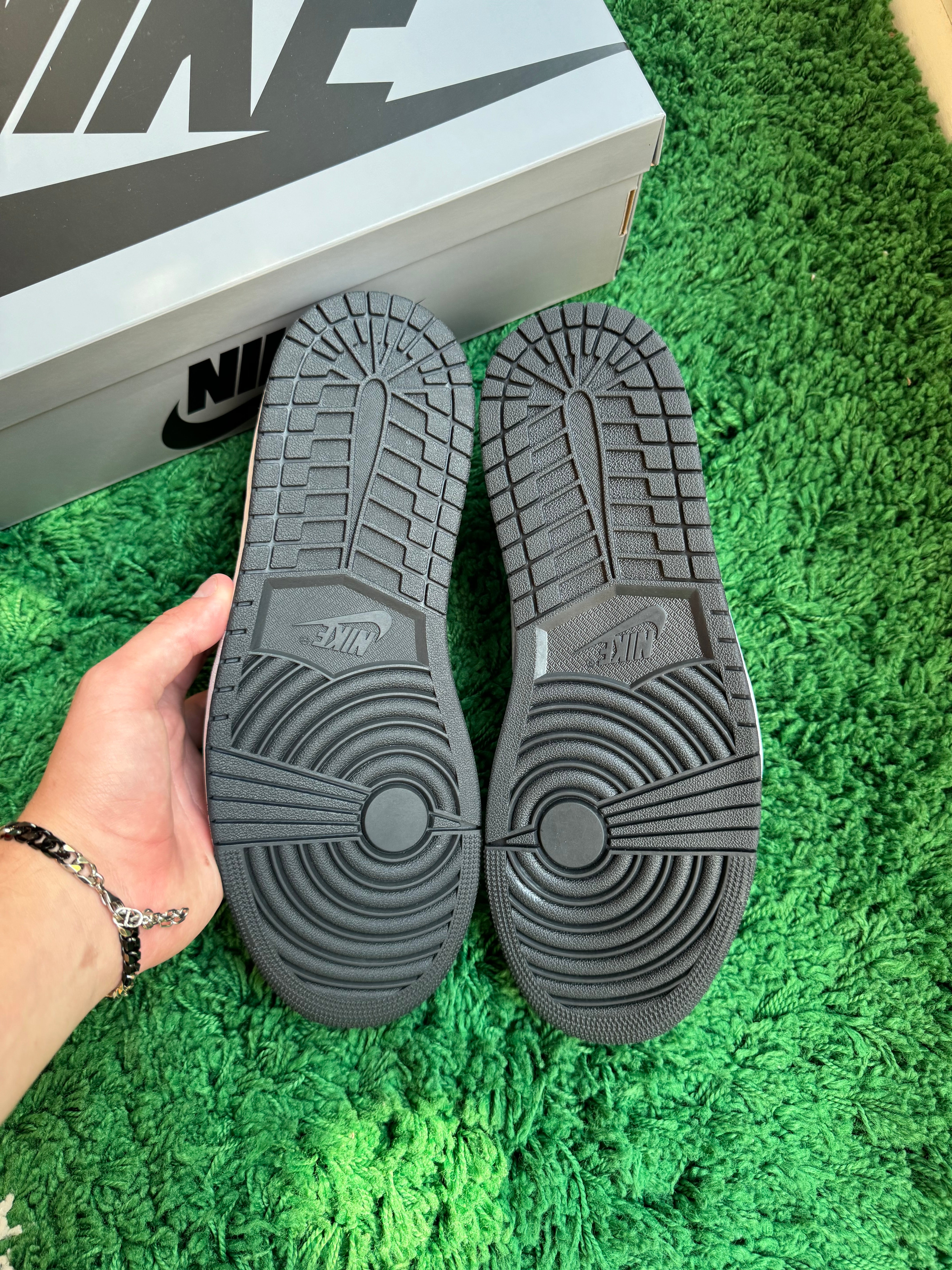 Jordan 1 Low “Shadow”