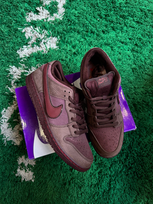 Nike SB Dunk Low City of Love Burgundy Crush