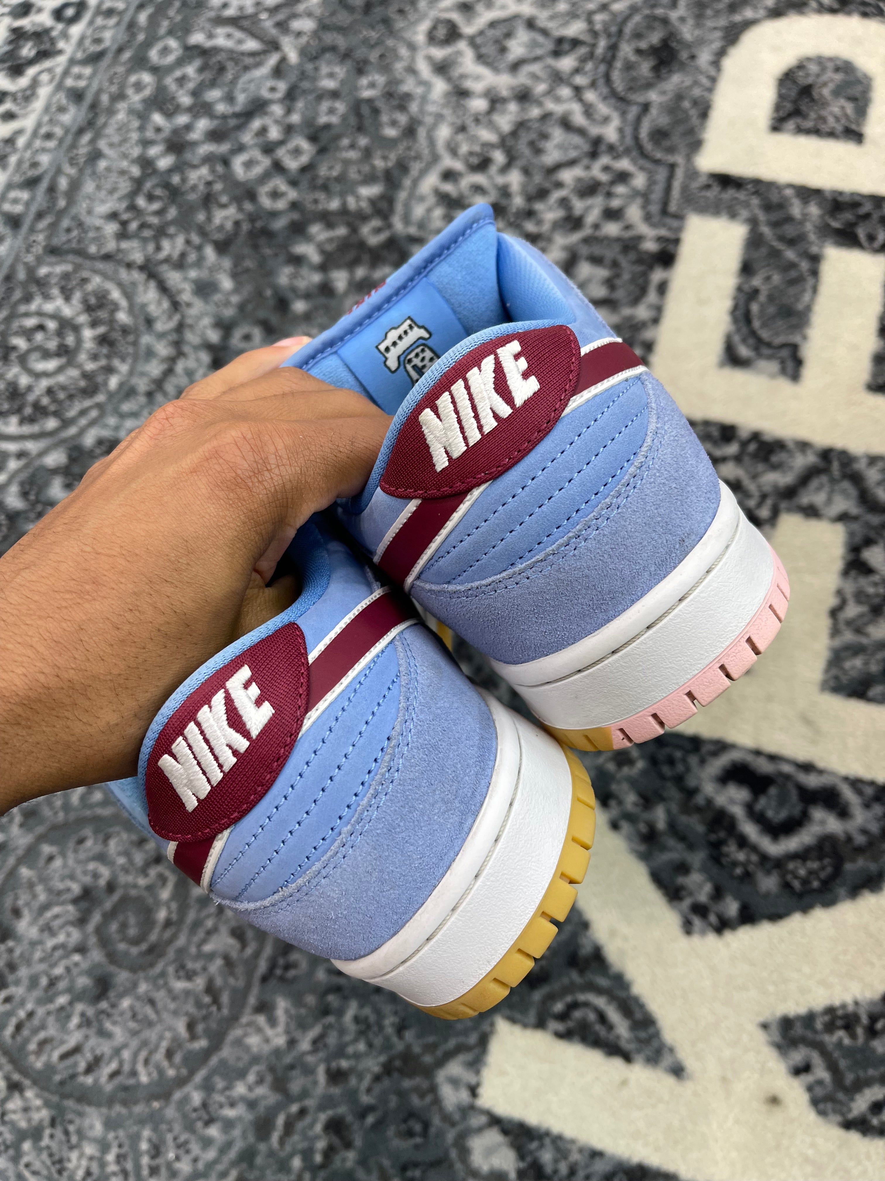 Nike SB Dunk Low “Phillies”
