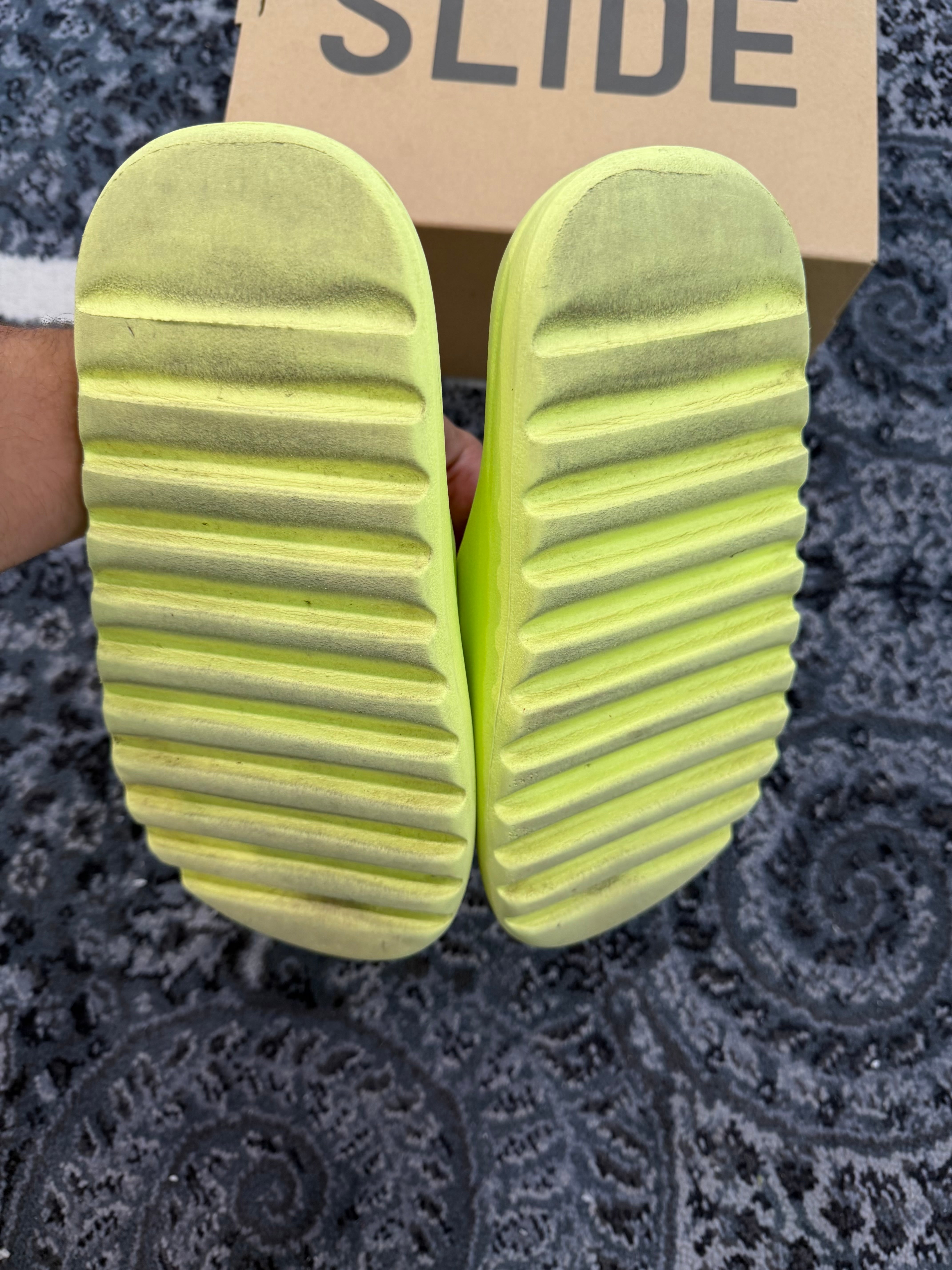 Yeezy Slide “Glow”