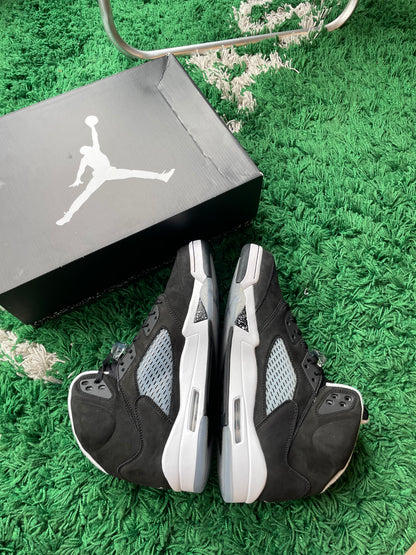 Jordan 5 “Moonlight” (2021)