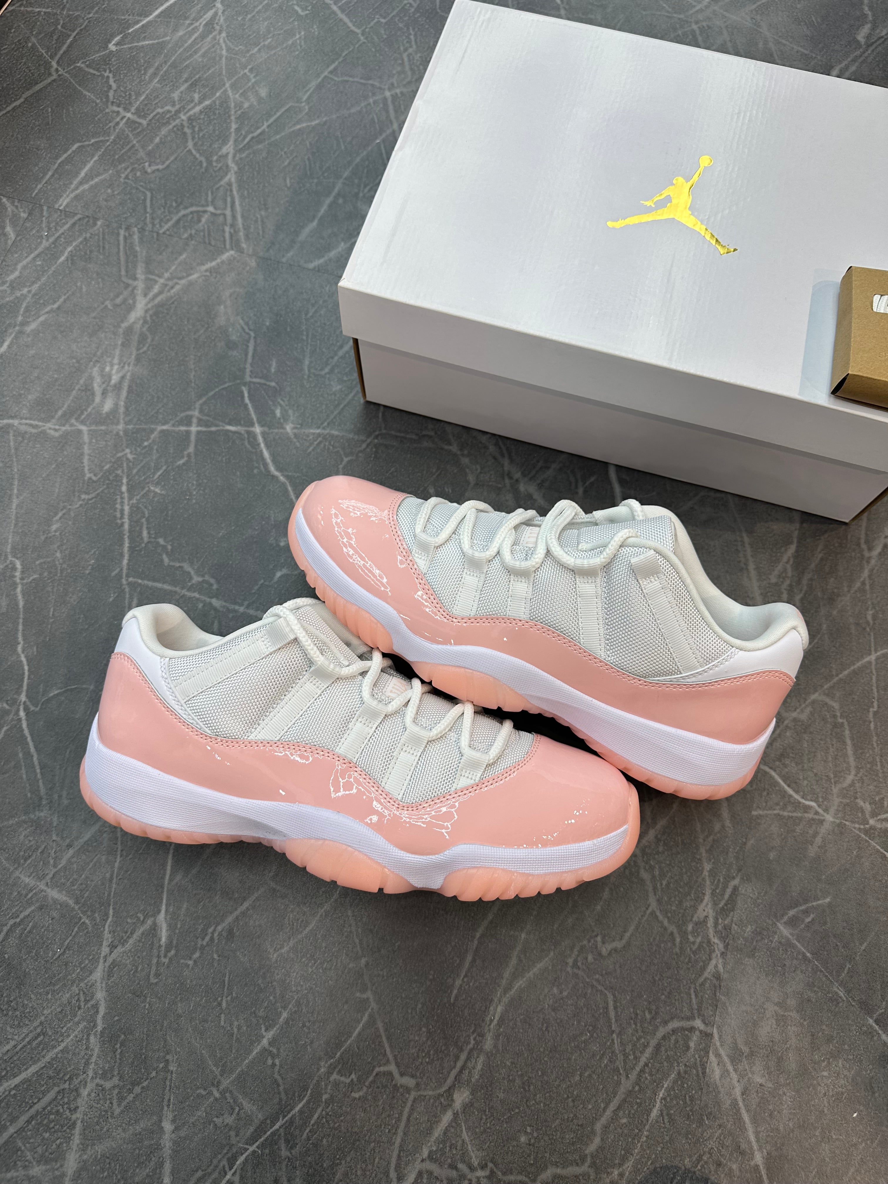 Jordan 11 Low “Legend Pink”