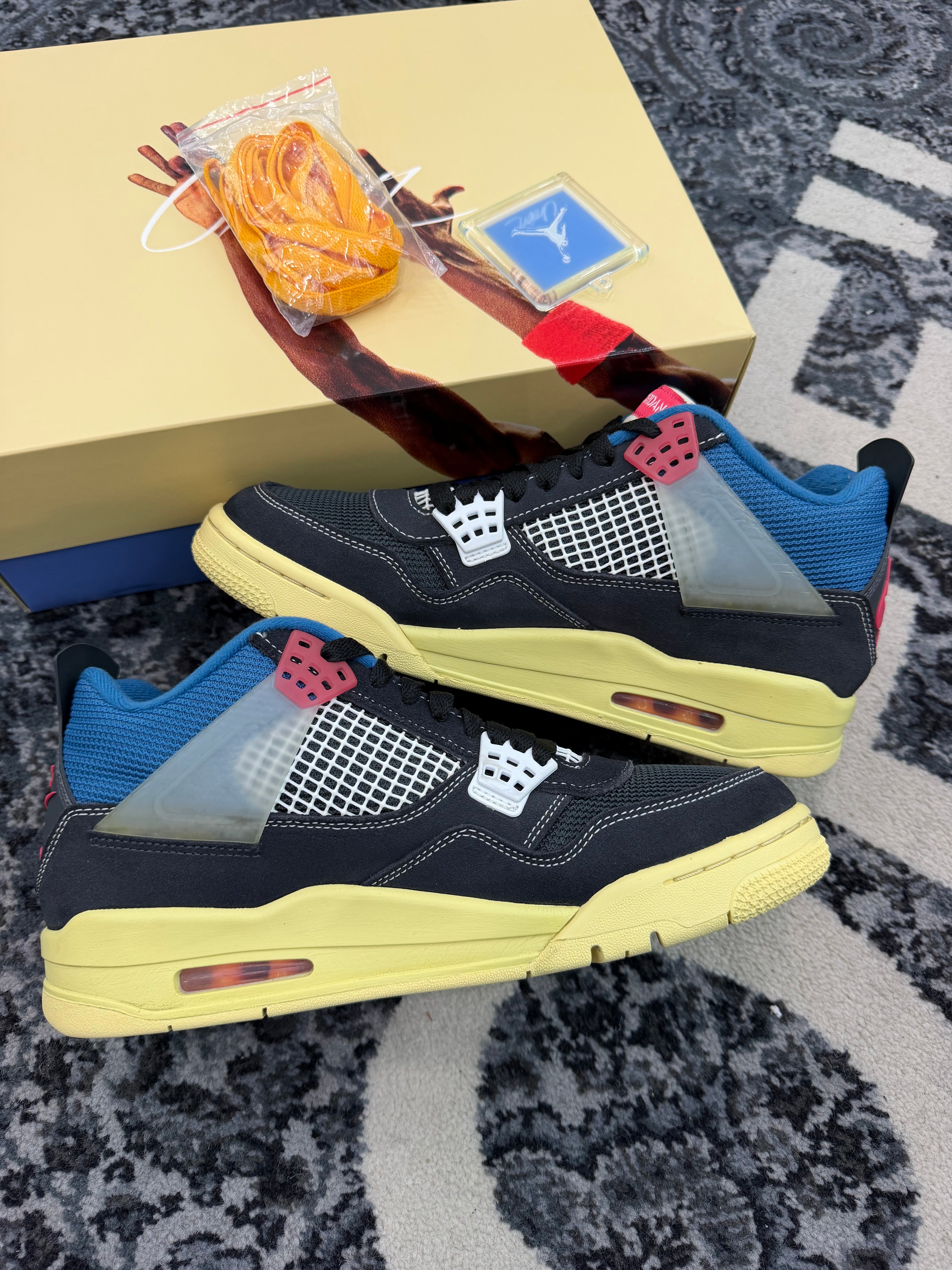 Jordan 4 x Union “Off Noir”