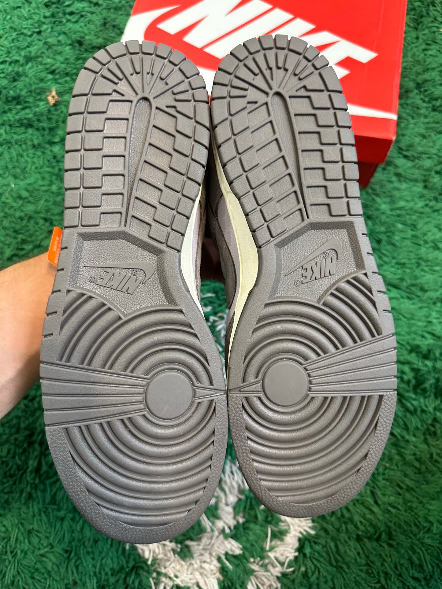 Nike Dunk Low SE “Platinum Violet Cave Stone”