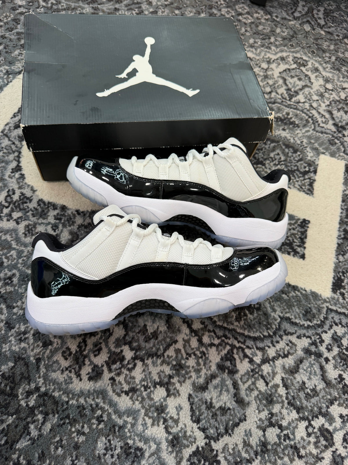 Jordan 11 Low “Concord”