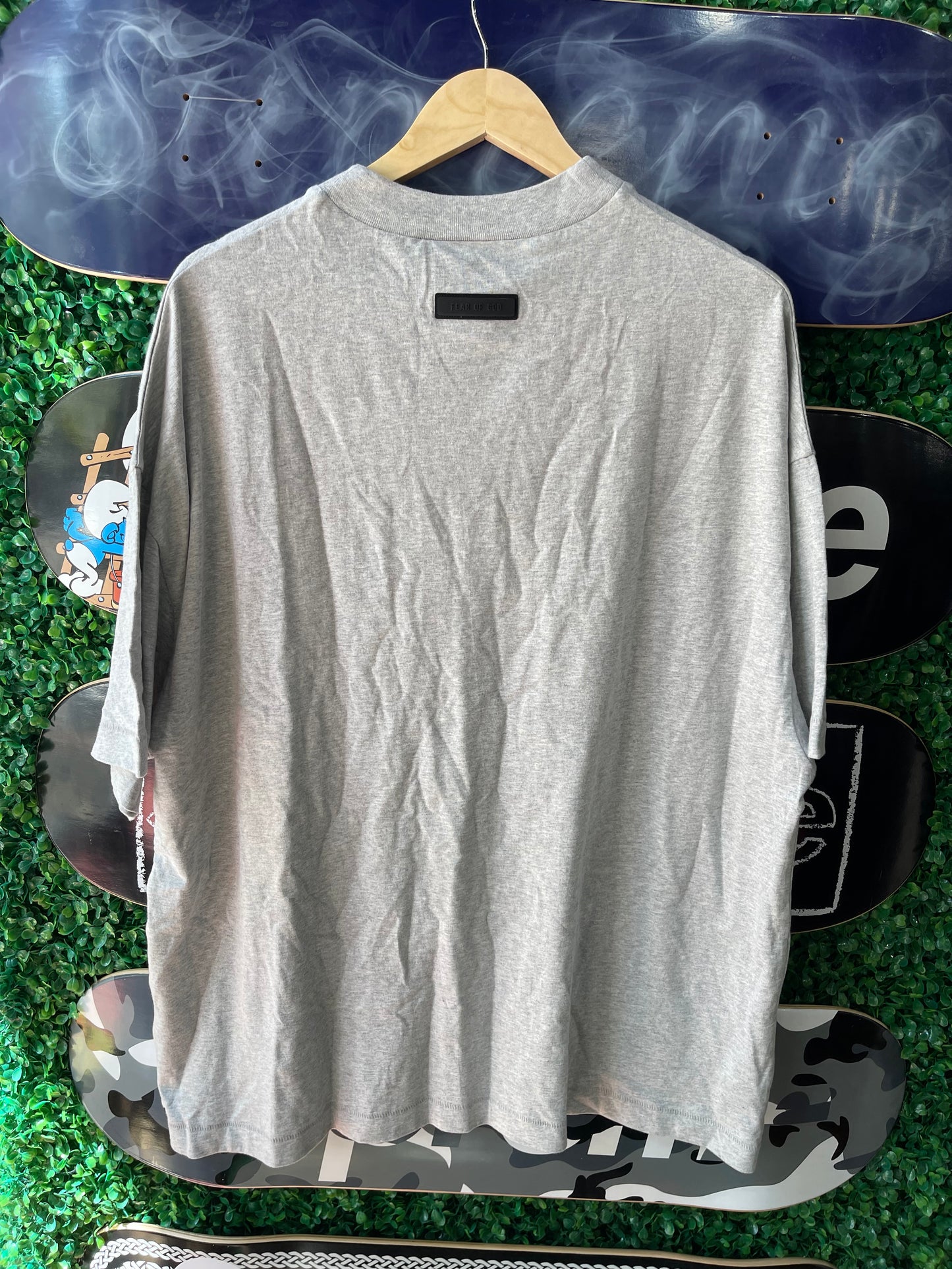 Essentials Tee “Front Plaque Grey”