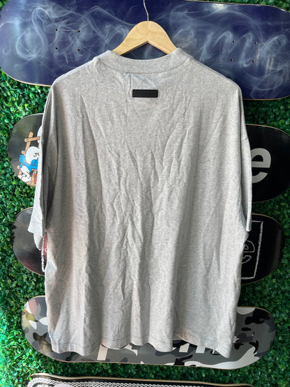 Essentials Tee “Front Plaque Grey”