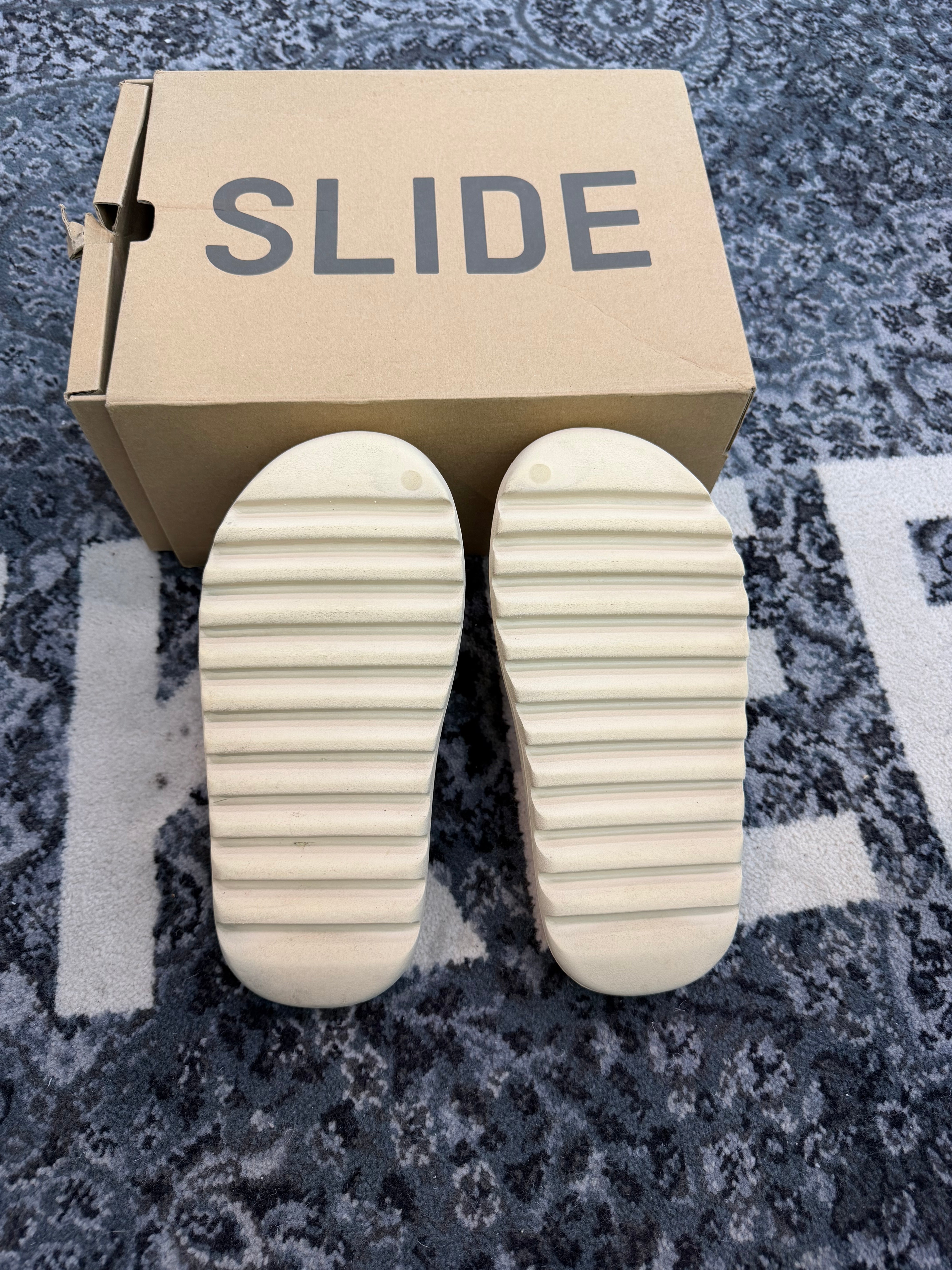 Yeezy Slide “Bone”