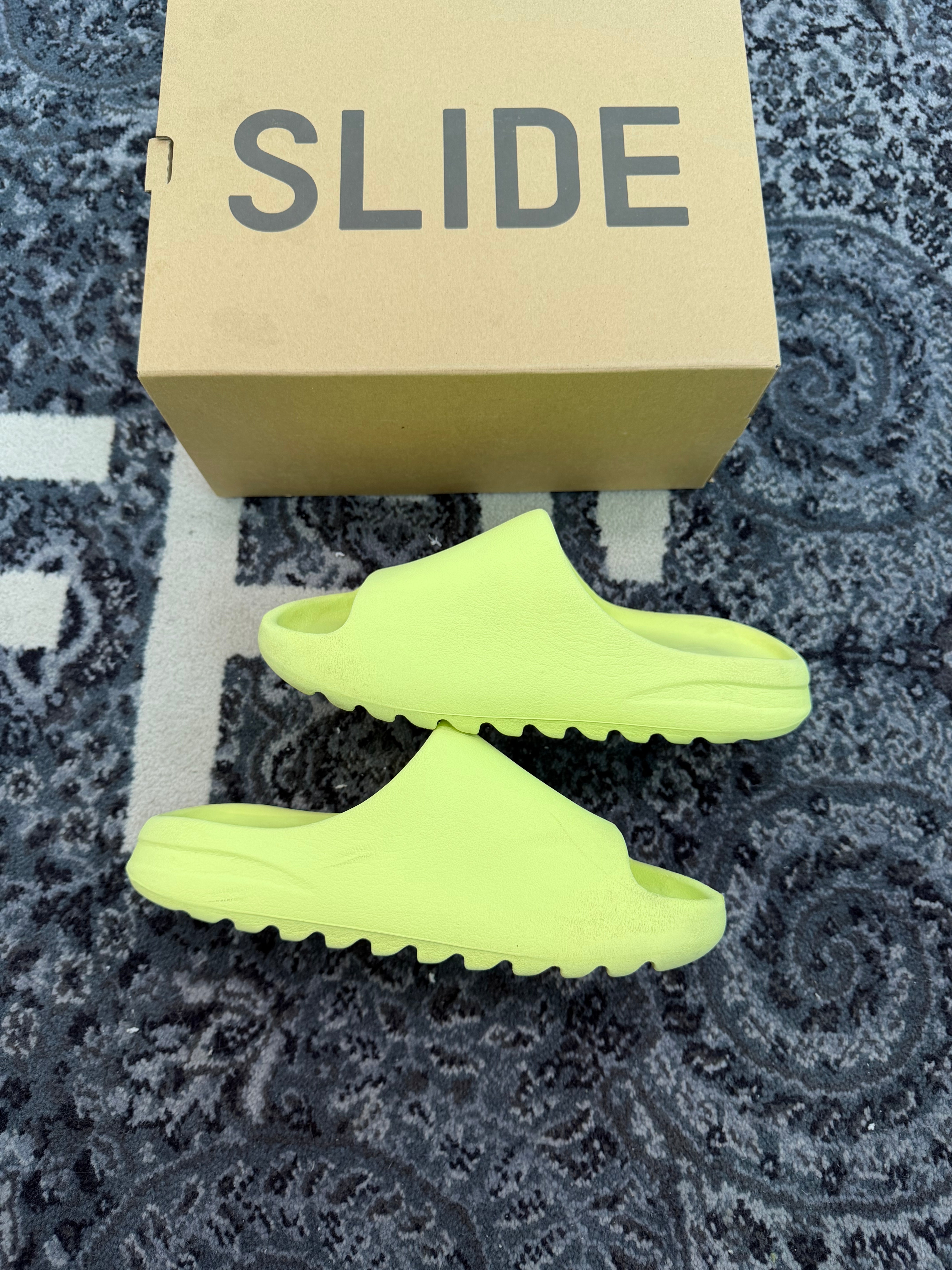 Yeezy Slide “Glow”