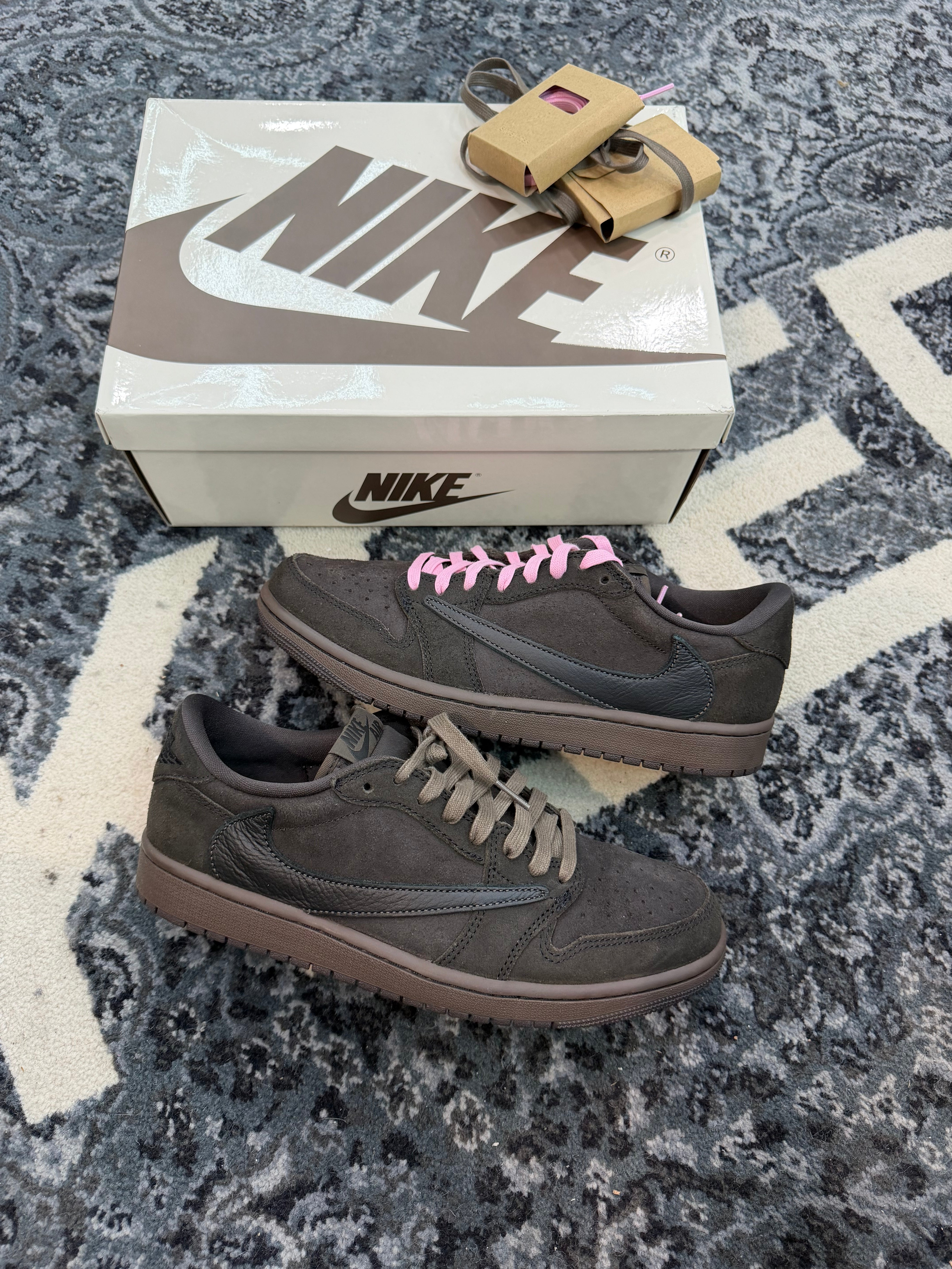 Jordan 1 Low Travis Scott “Velvet Brown”