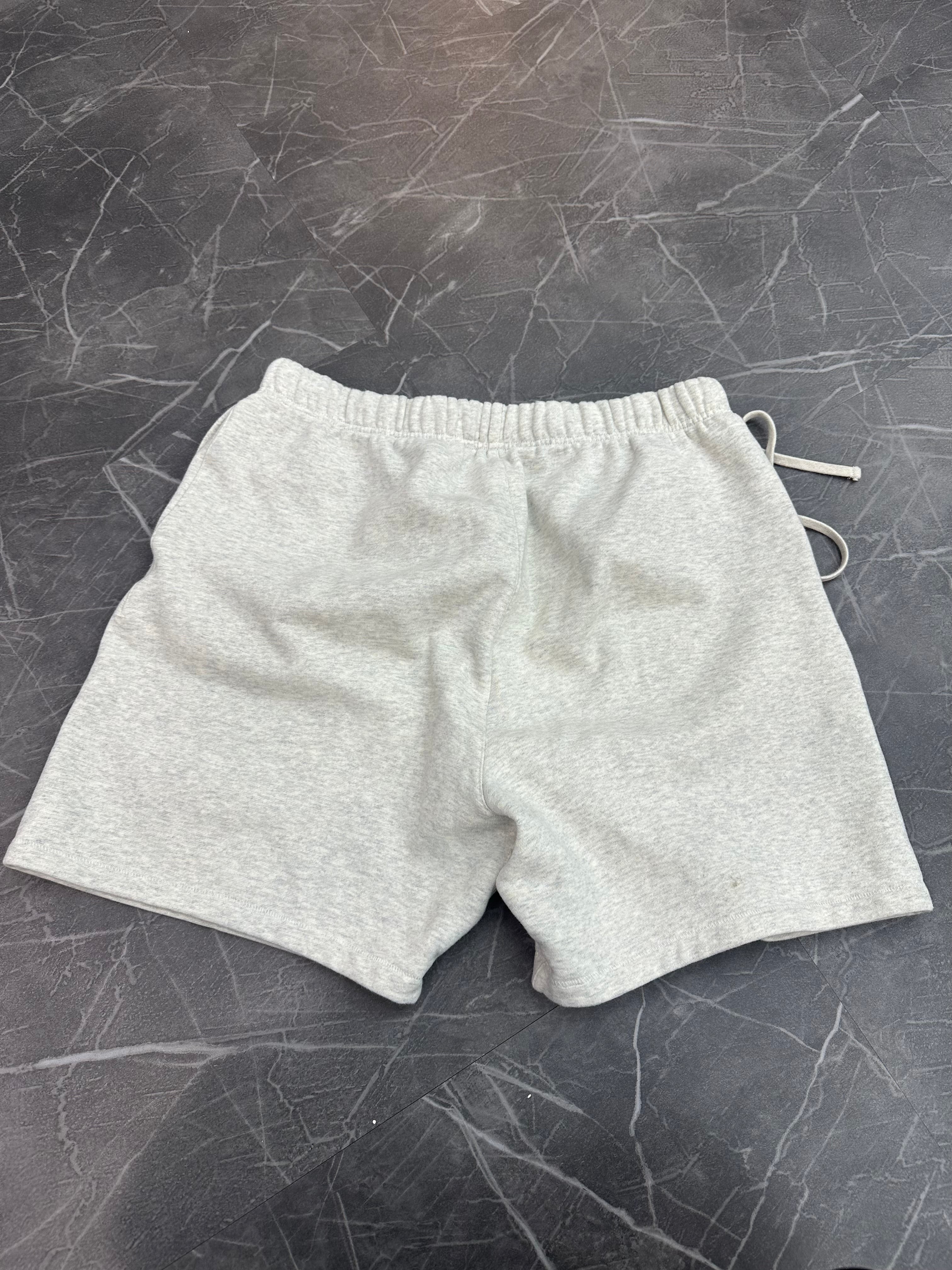 Essentials Sweatshort “Light Oatmeal”