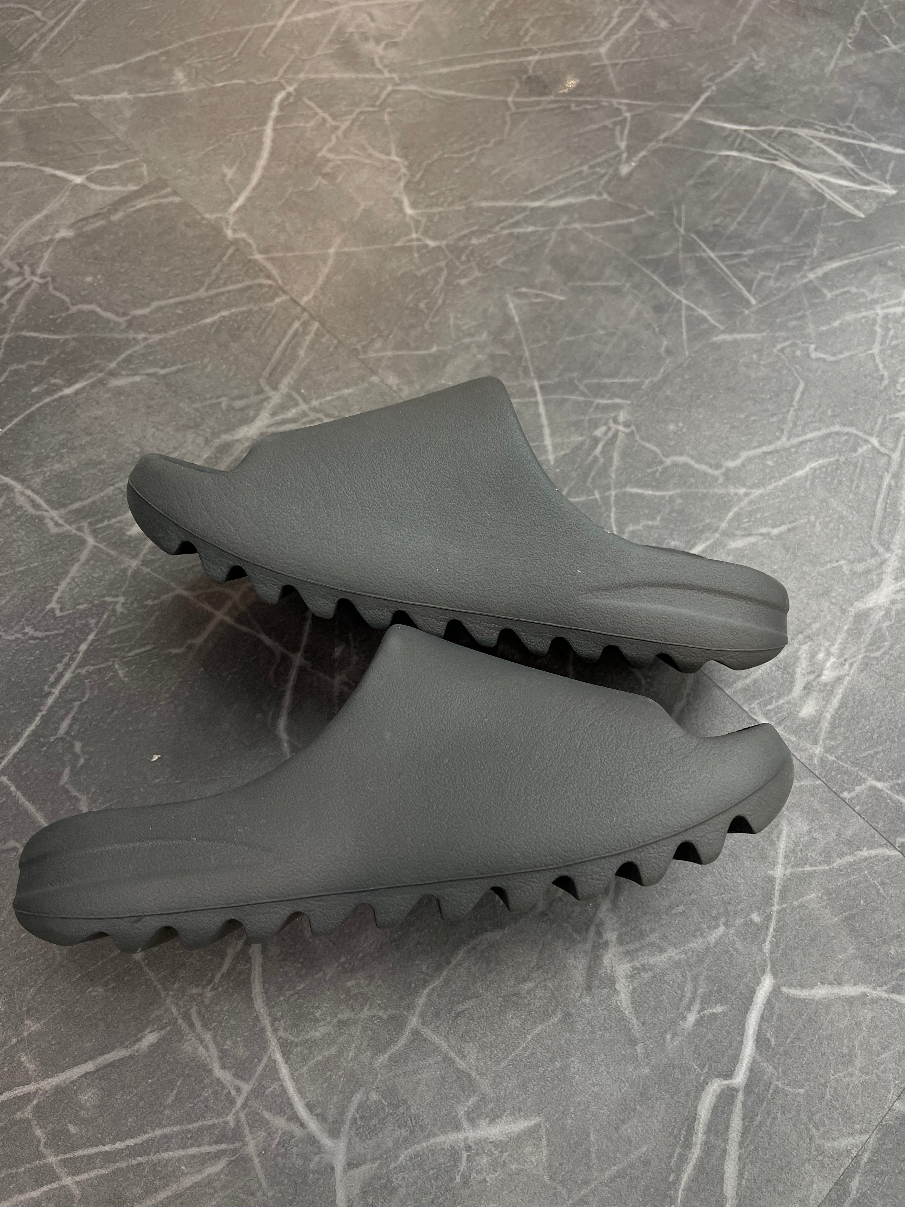 Yeezys Slides “Slate Grey”