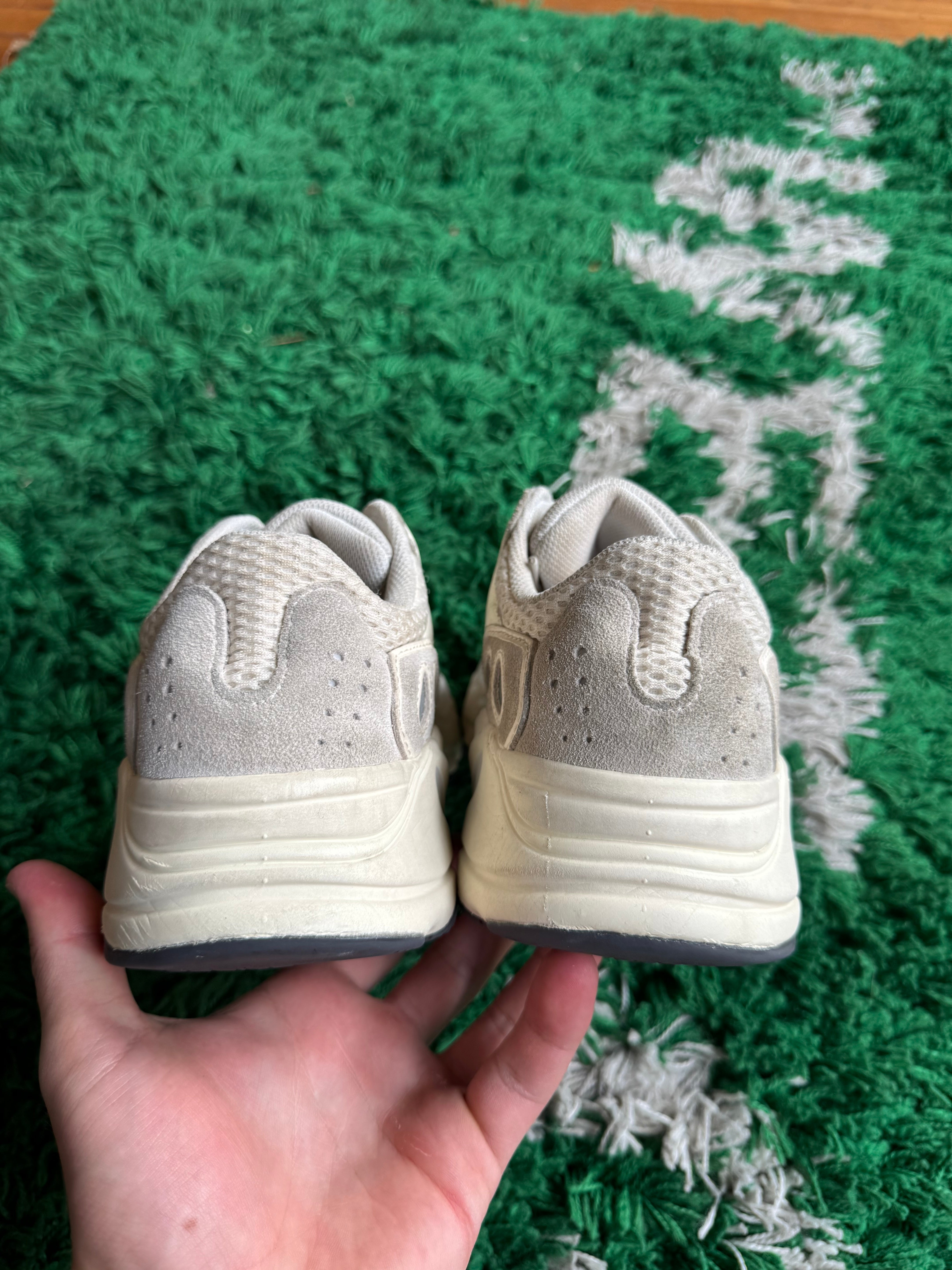 Yeezy 700 “Analog”