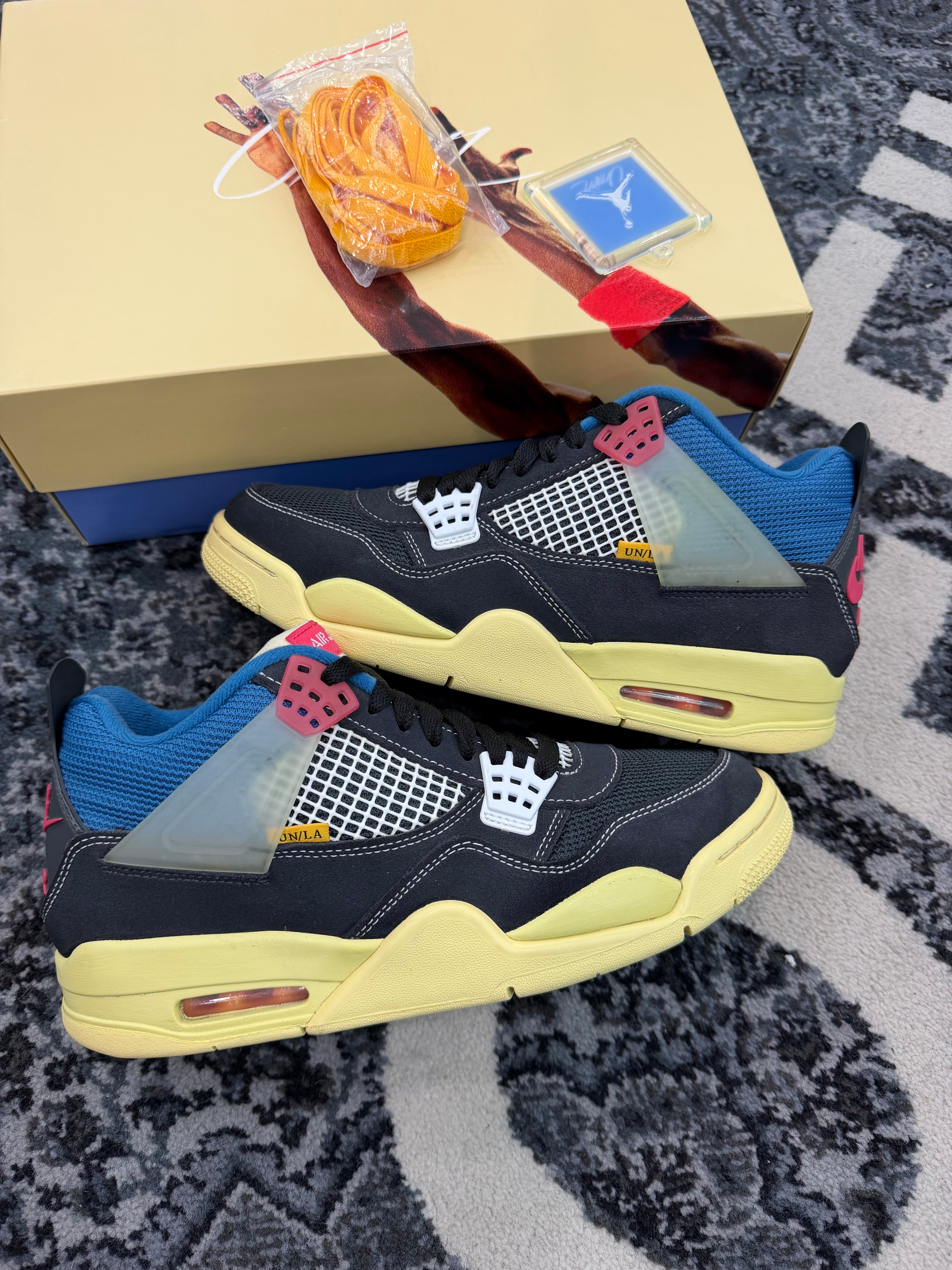 Jordan 4 x Union “Off Noir”