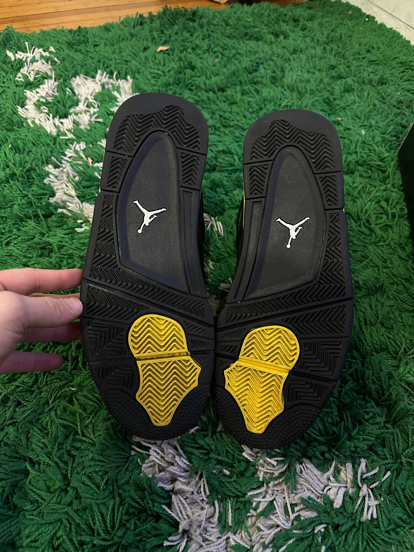 Jordan 4 “Thunder”