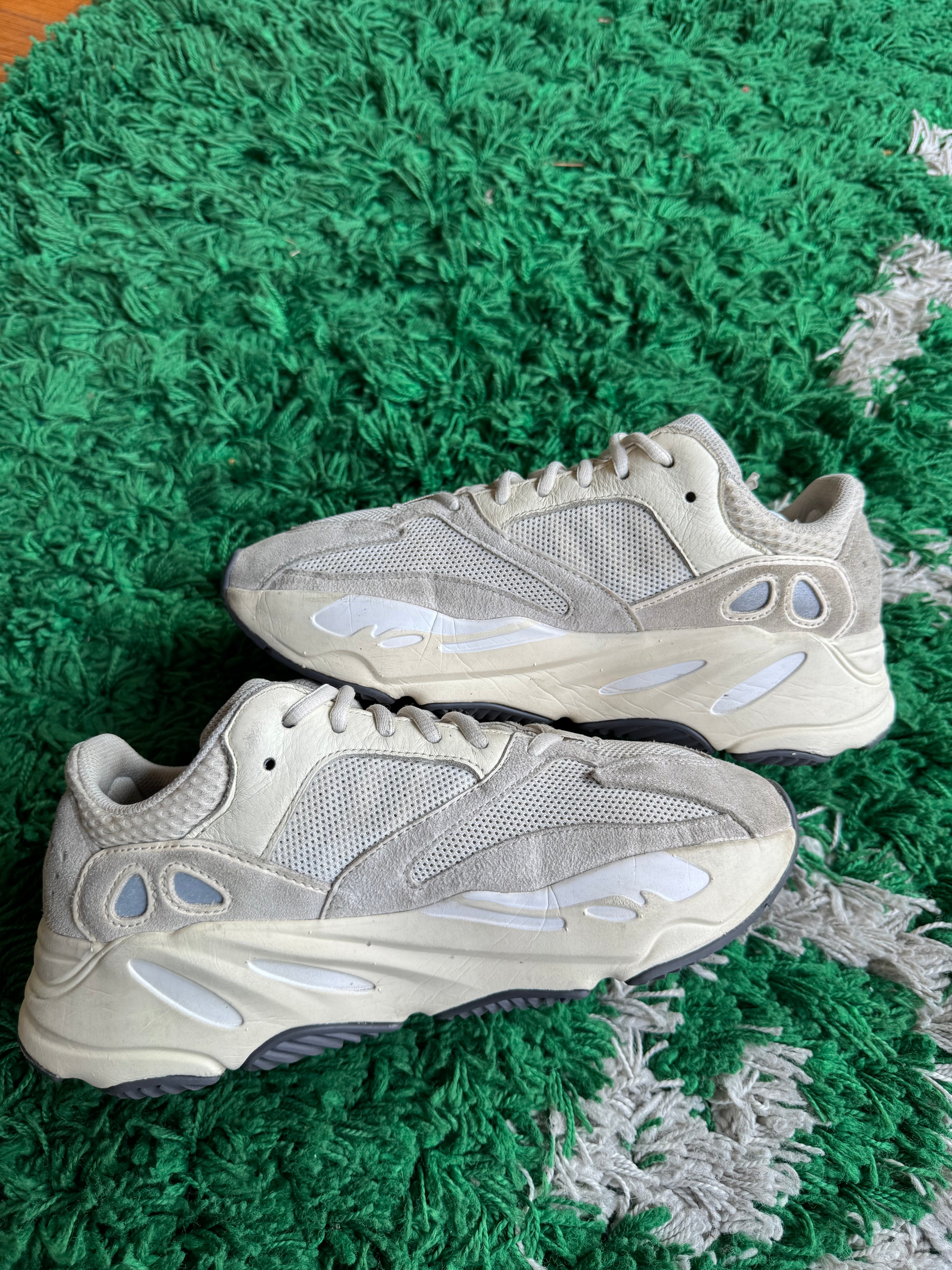 Yeezy 700 “Analog”