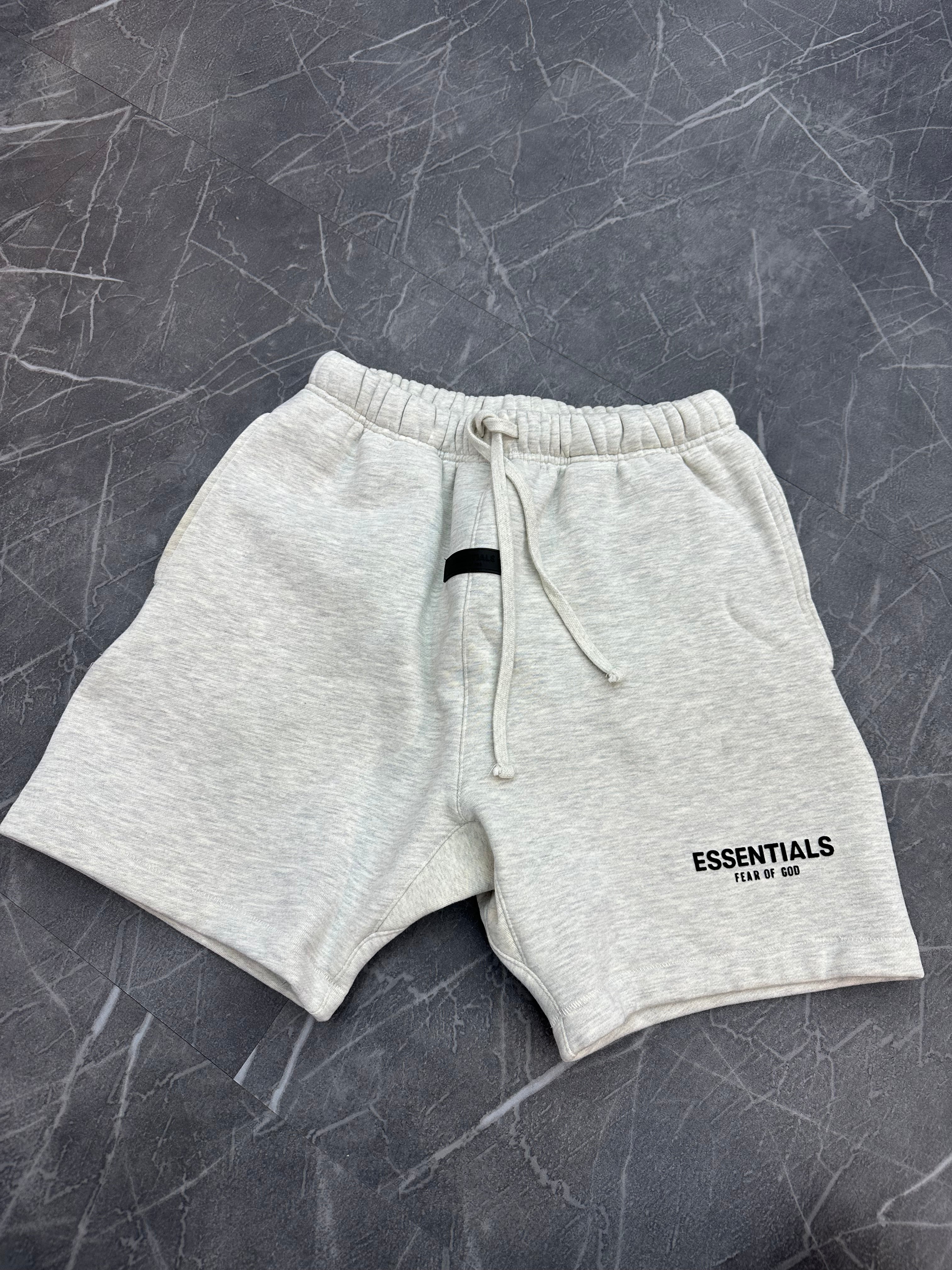 Essentials Sweatshort “Light Oatmeal”