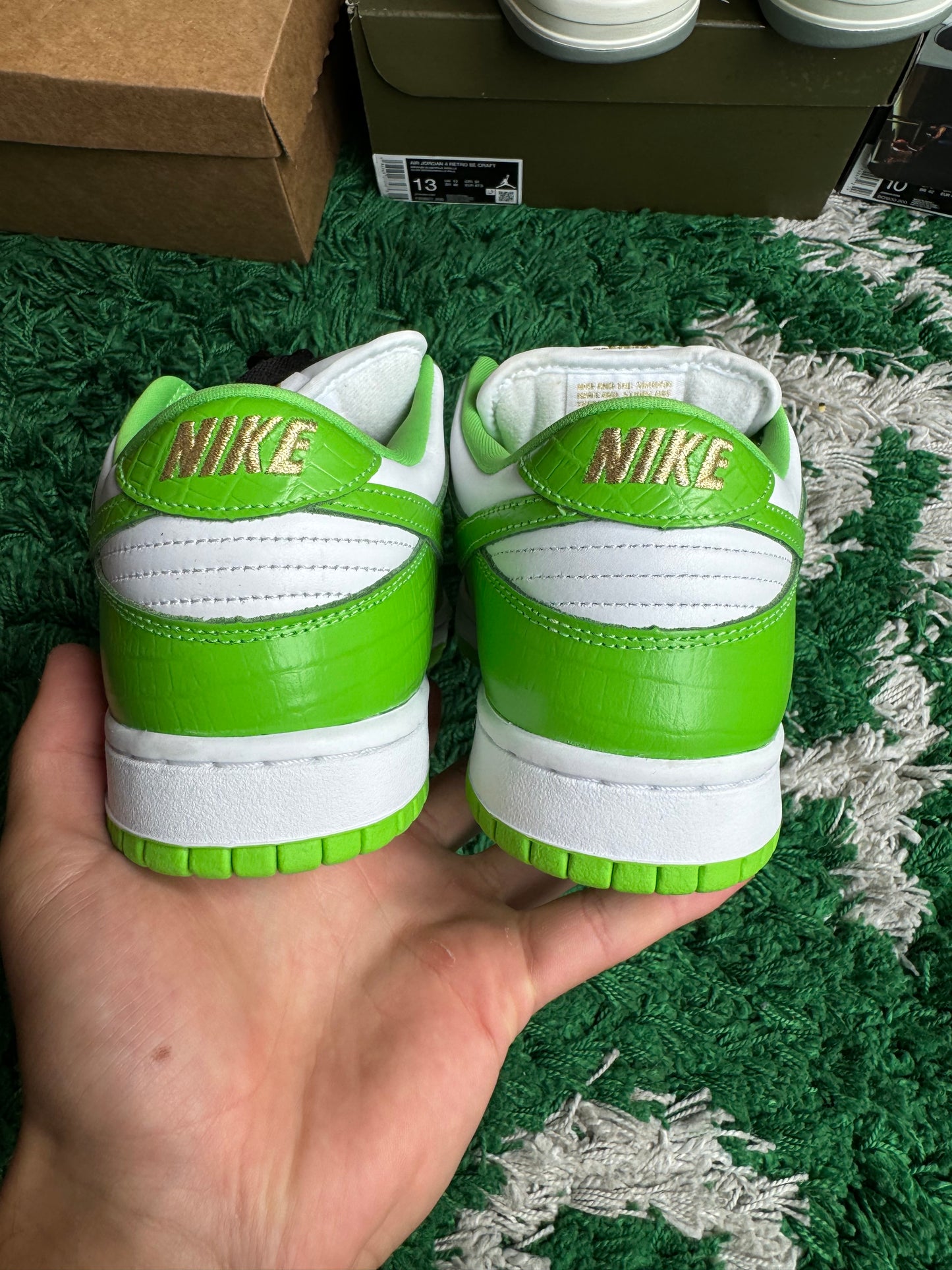 Nike Dunk Low x Supreme “Green Stars”