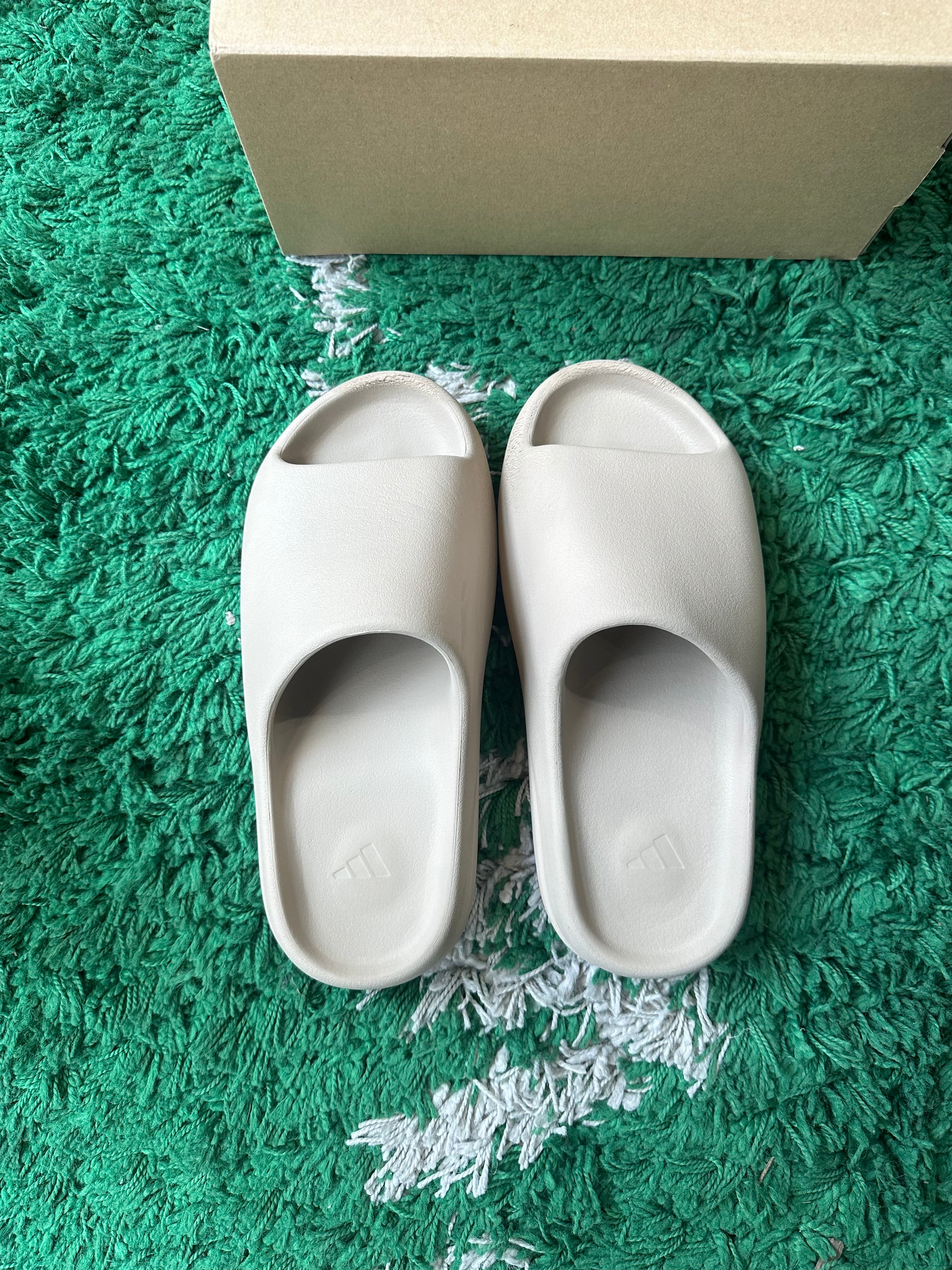 Yeezy Slide “Pure”