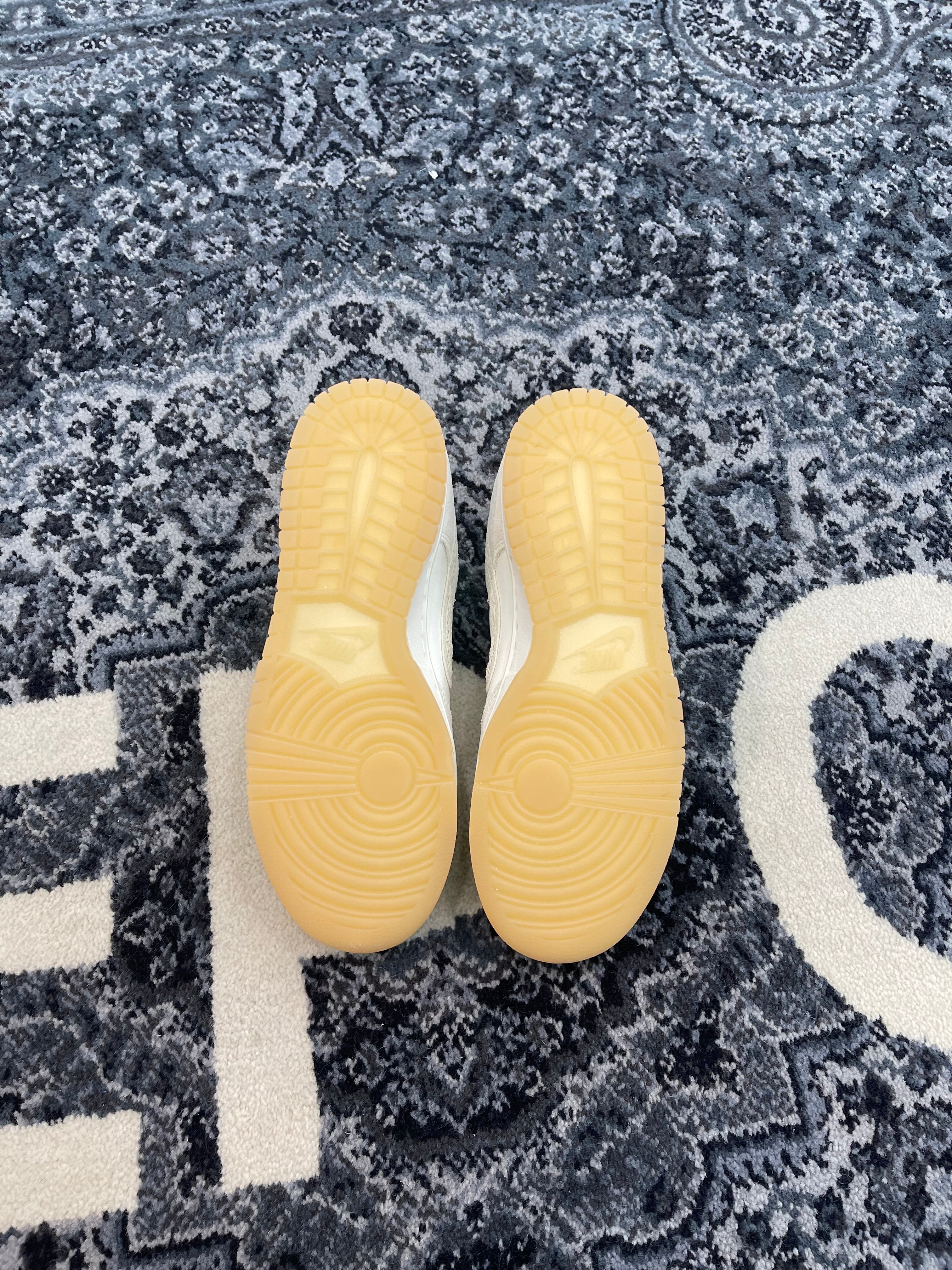 Nike Dunk Low “Friendship Knot”