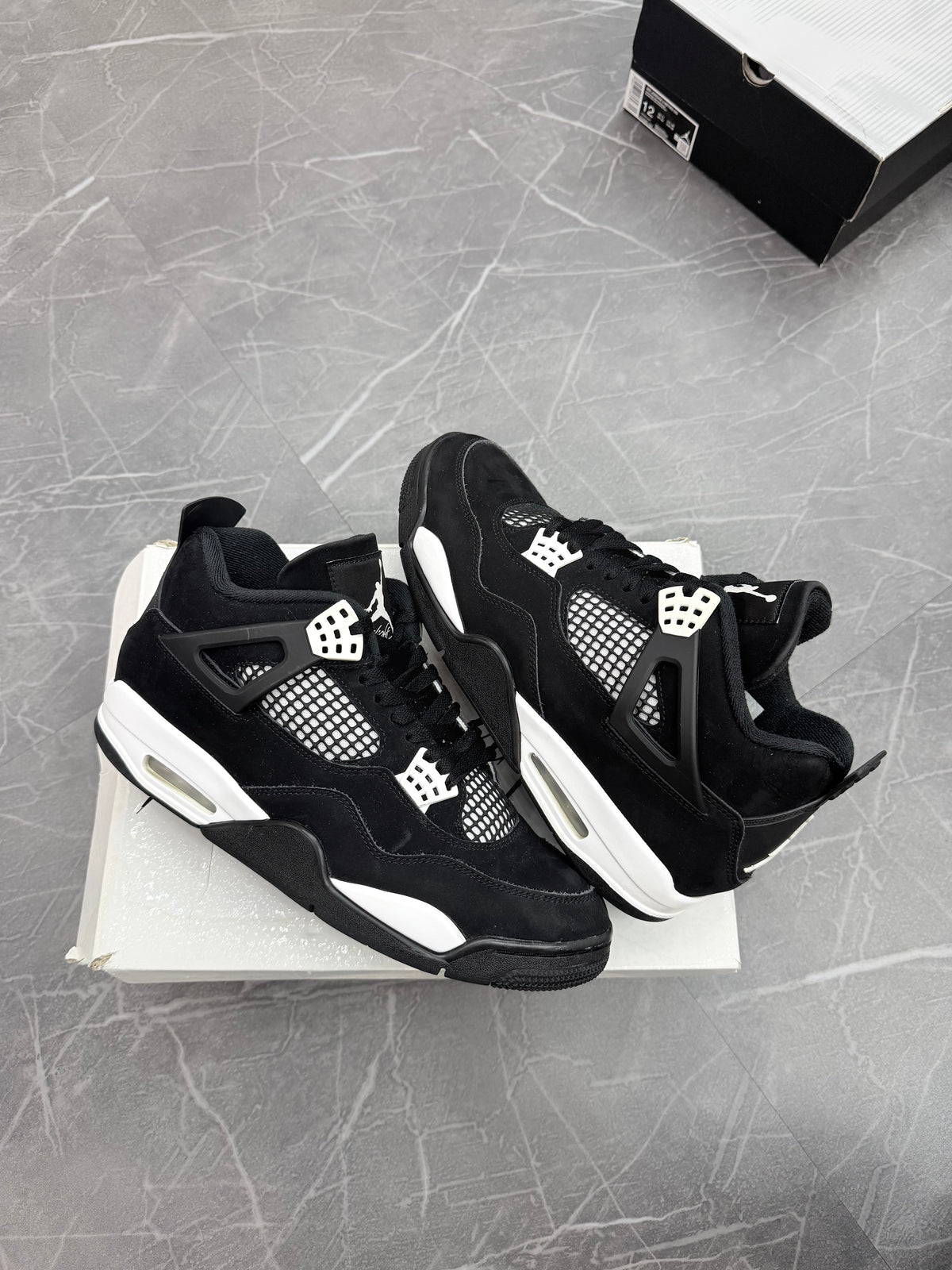 Jordan 4 White Thunder