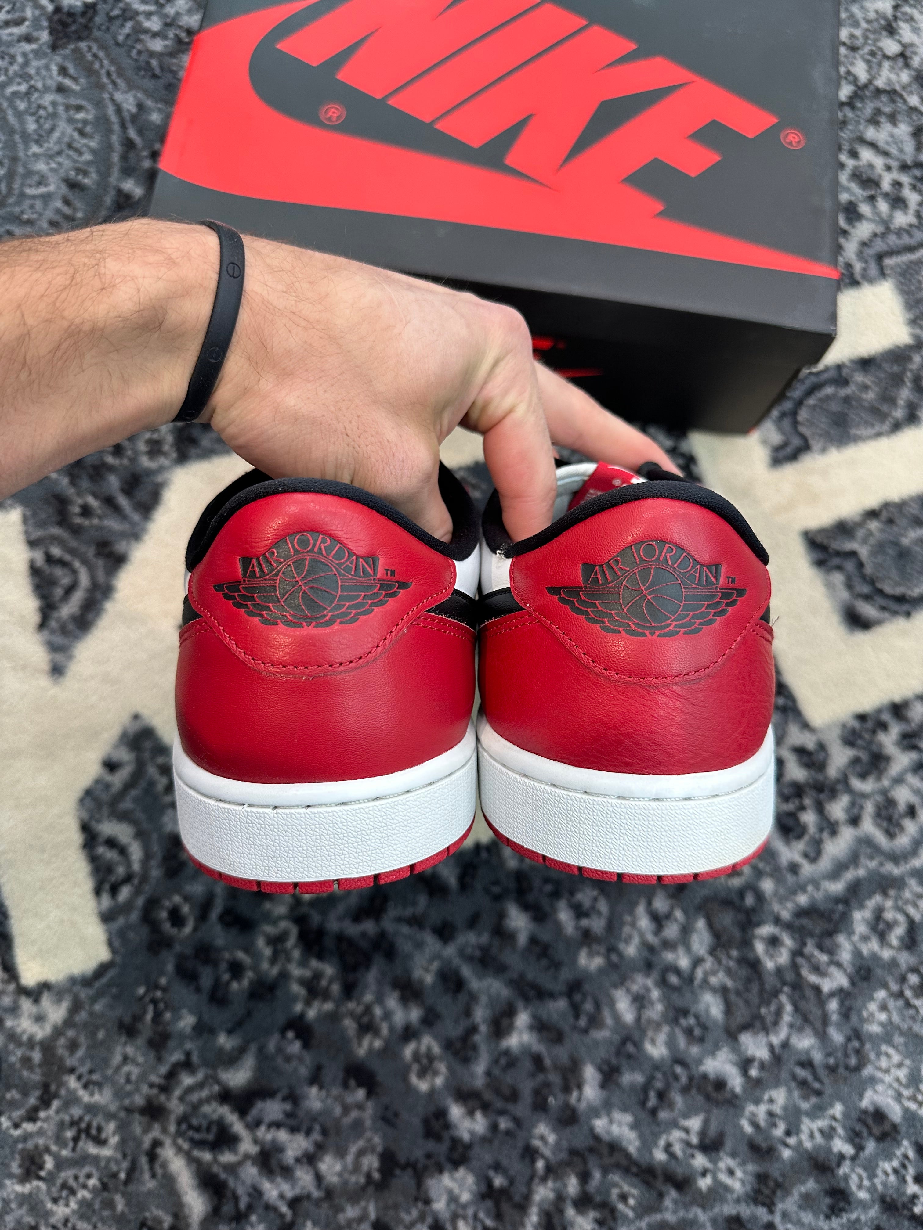 Jordan 1 Low “Chicago”