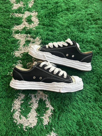 Maison Mihara Canvas Low “Black”