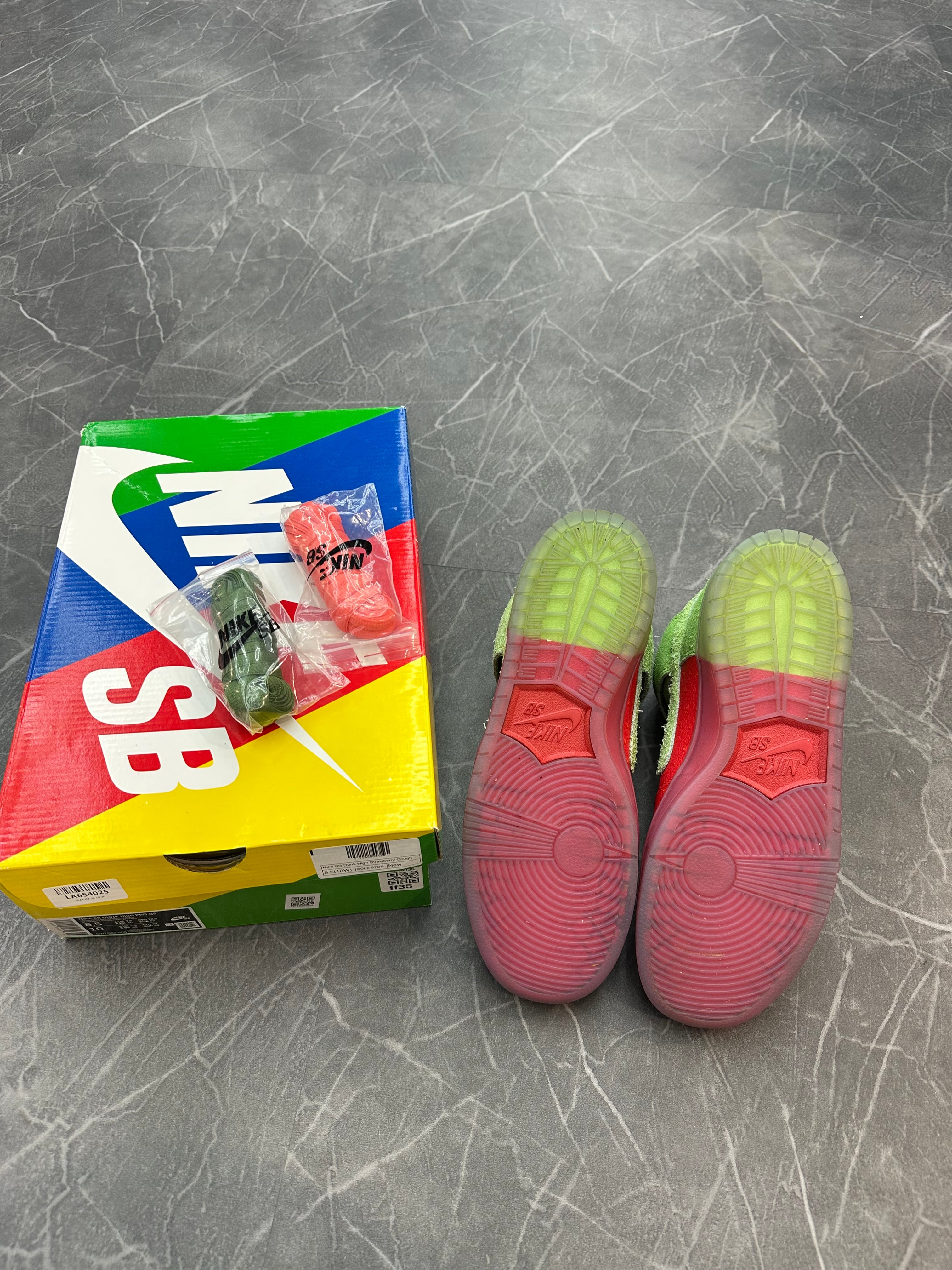 Nike SB Dunk High “Strawberry Cough”