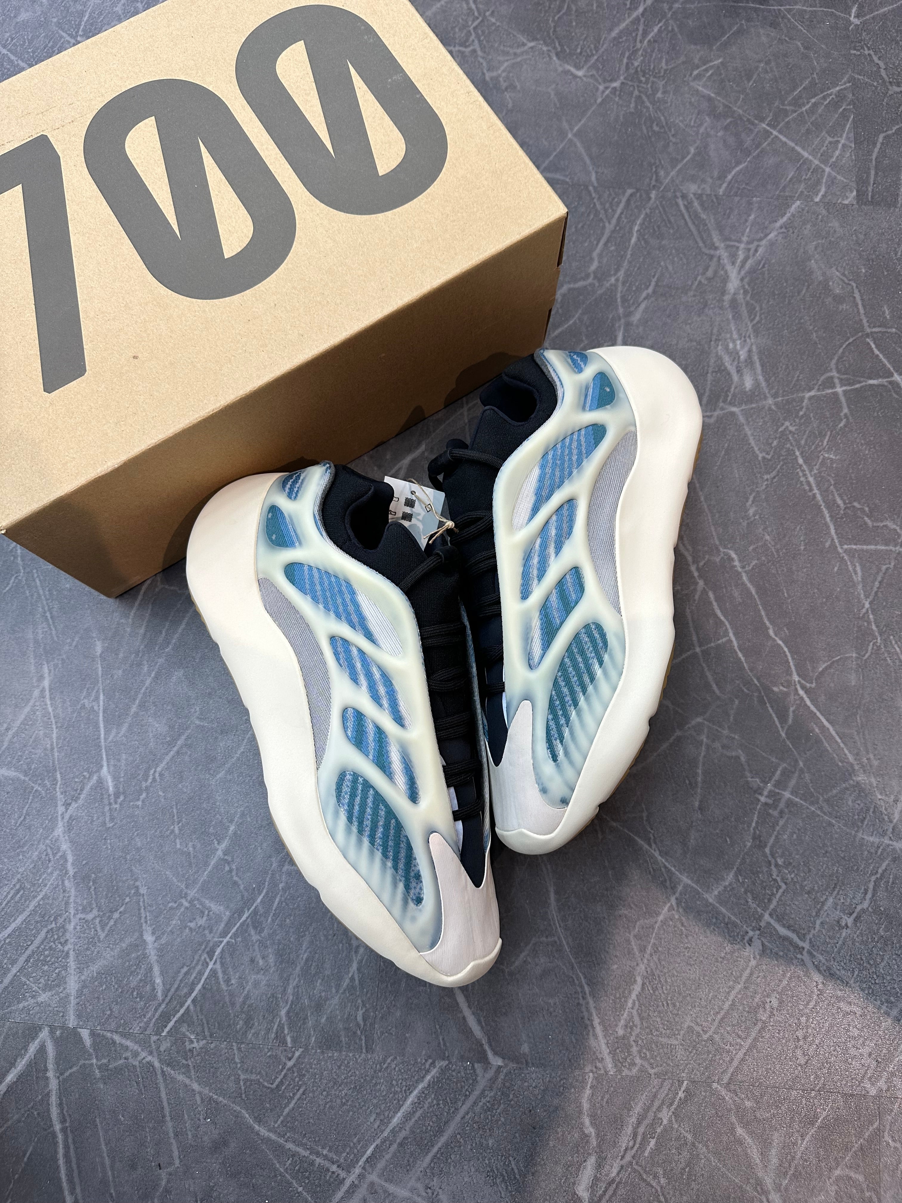 Yeezy 700 V3 “Kyanite”