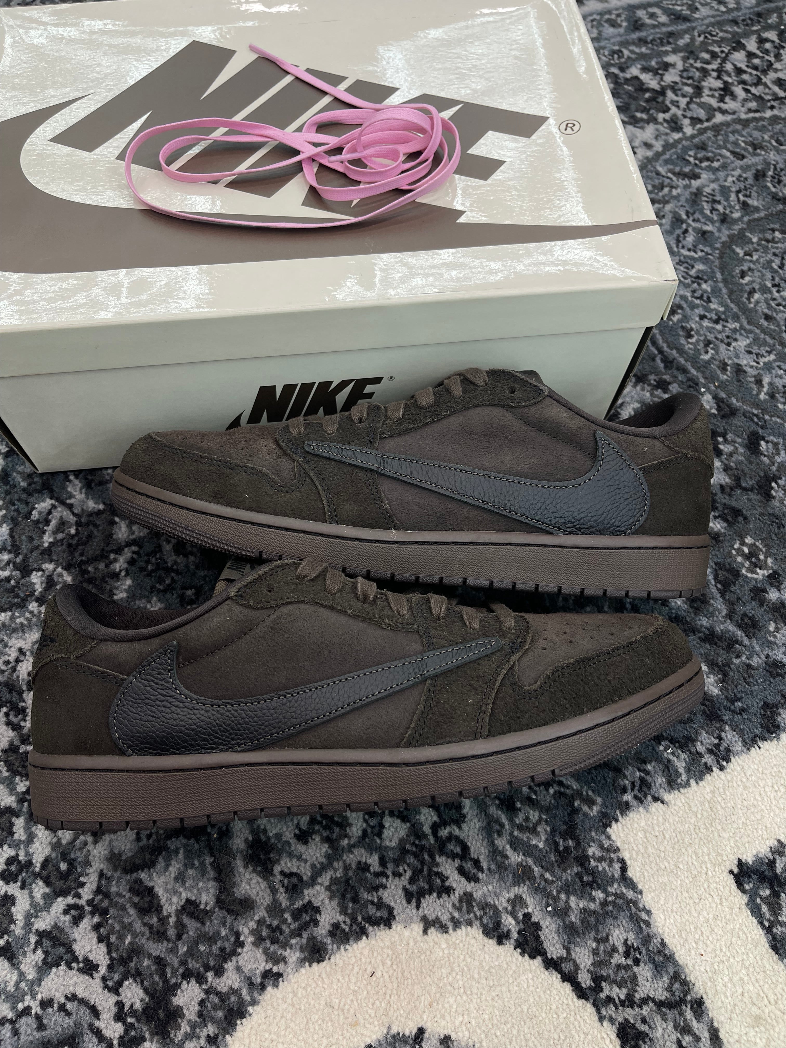 Jordan 1 Low x Travis Scott “Velvet Brown”
