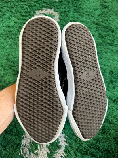 Maison Mihara Canvas Low Top “Black”