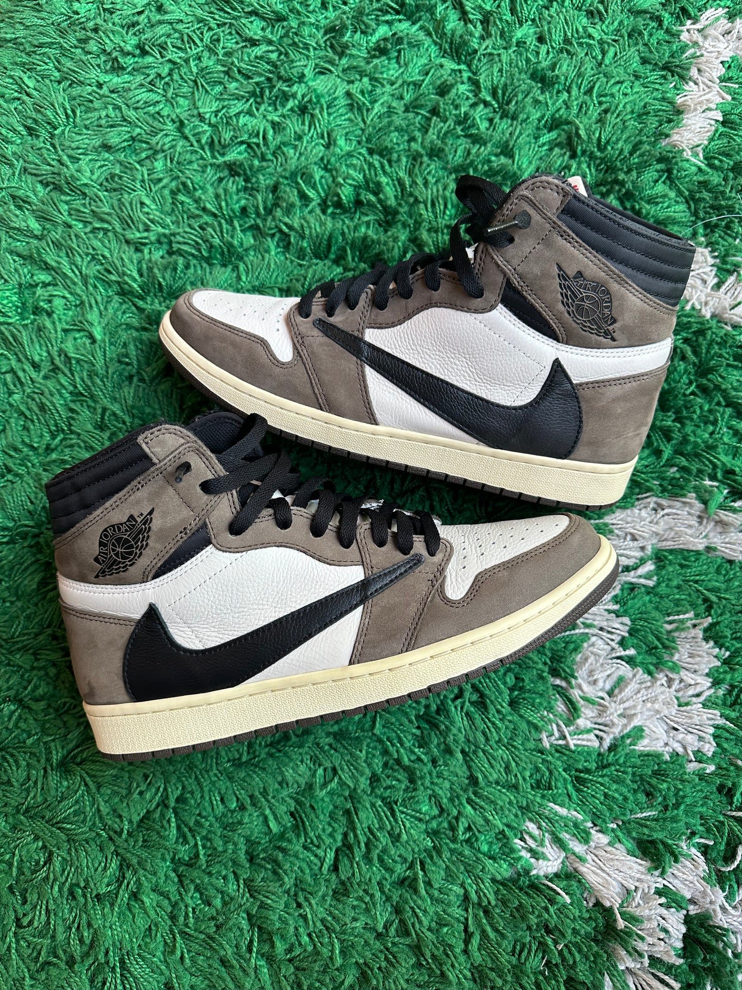 Jordan 1 High Travis Scott “Mocha”