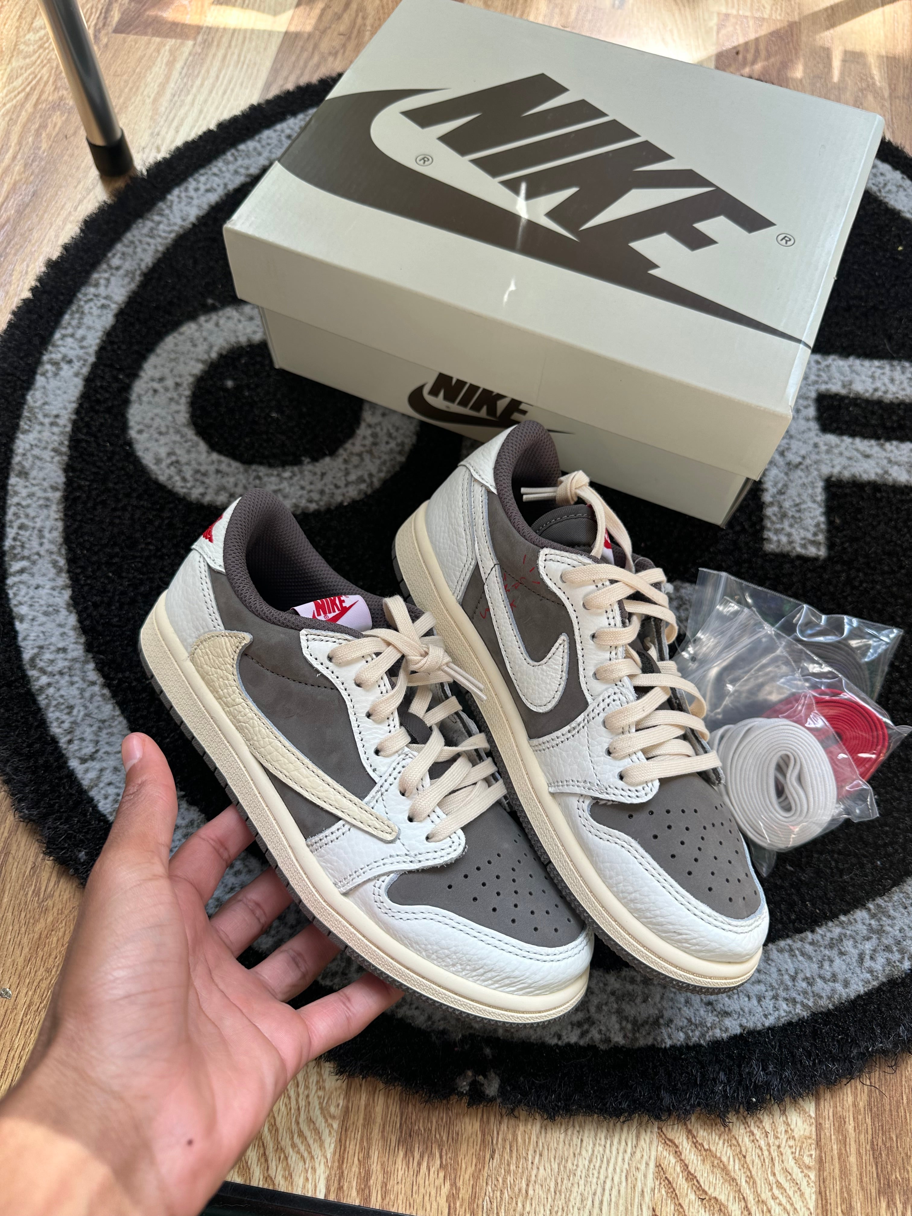 Travis Scott Jordan 1 Low “Reverse Mocha”