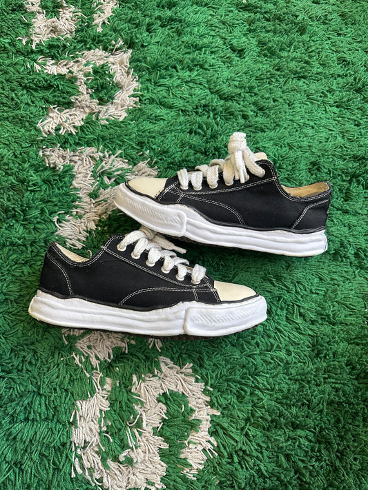 Maison Mihara Canvas Low Top “Black”