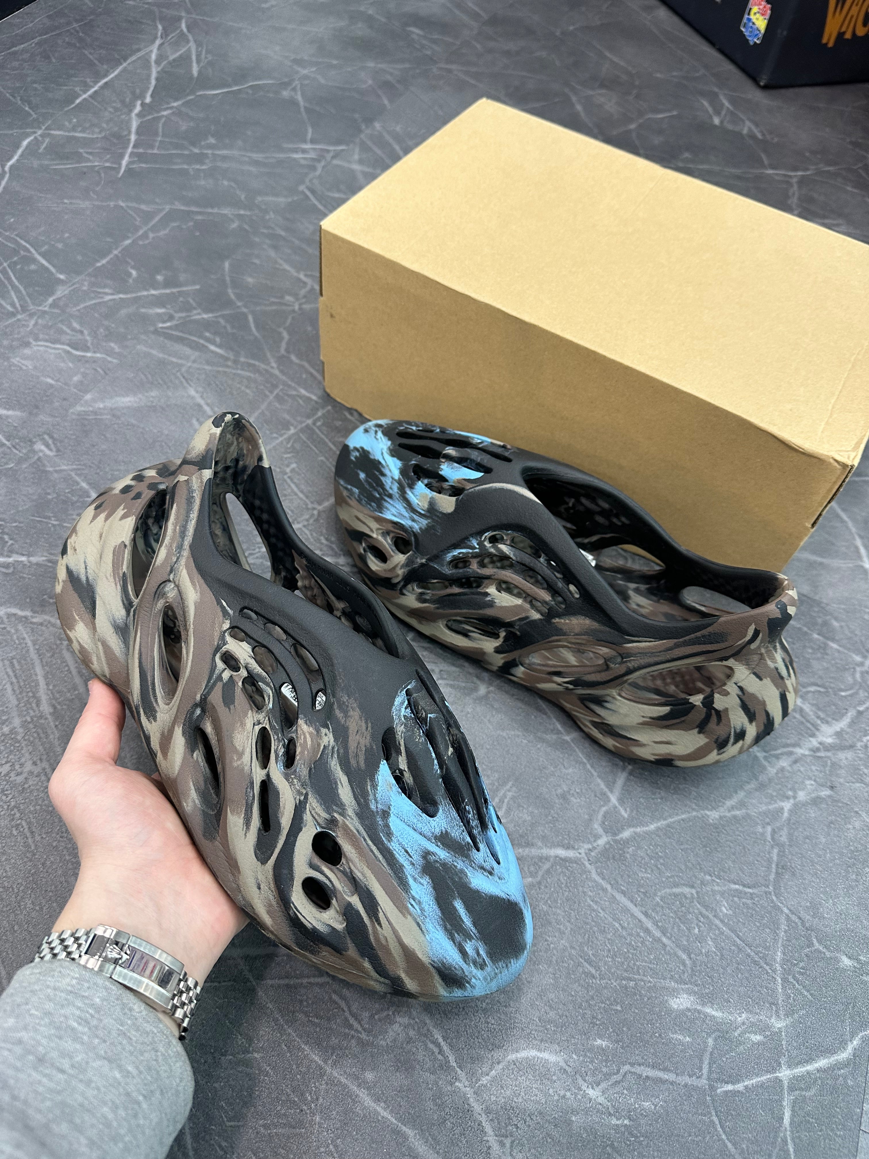 Yeezy FOAM Runner “Mx Cinder”