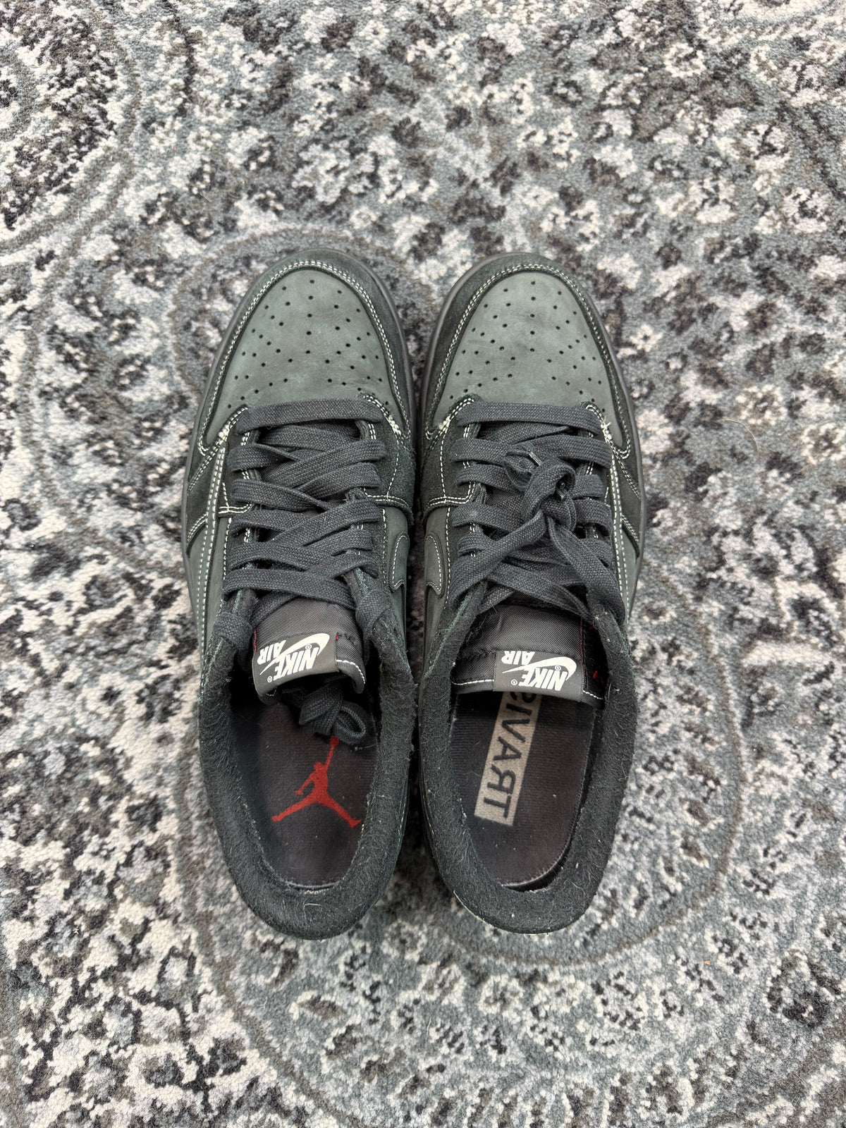 Jordan 1 Low Travis Scott “Phantom”