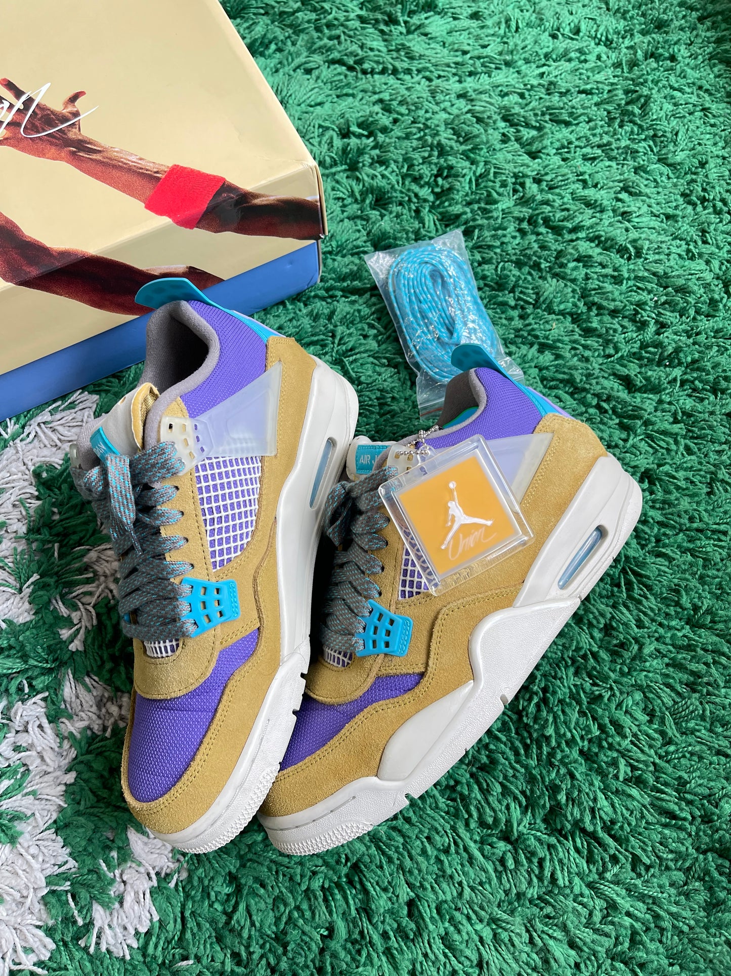 Jordan 4 Union “Desert Moss”