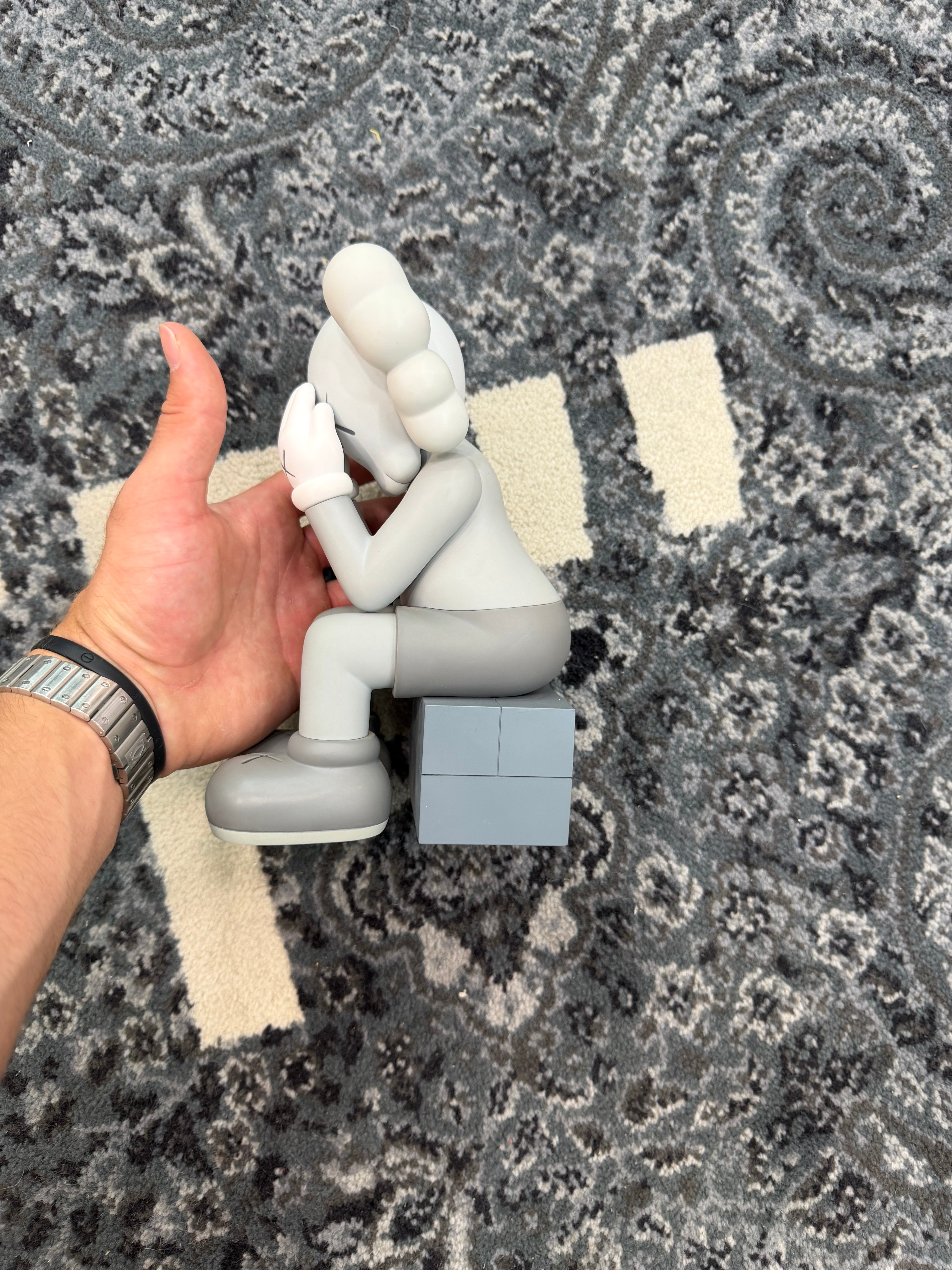 Kaws Open Edition “Passing Through”