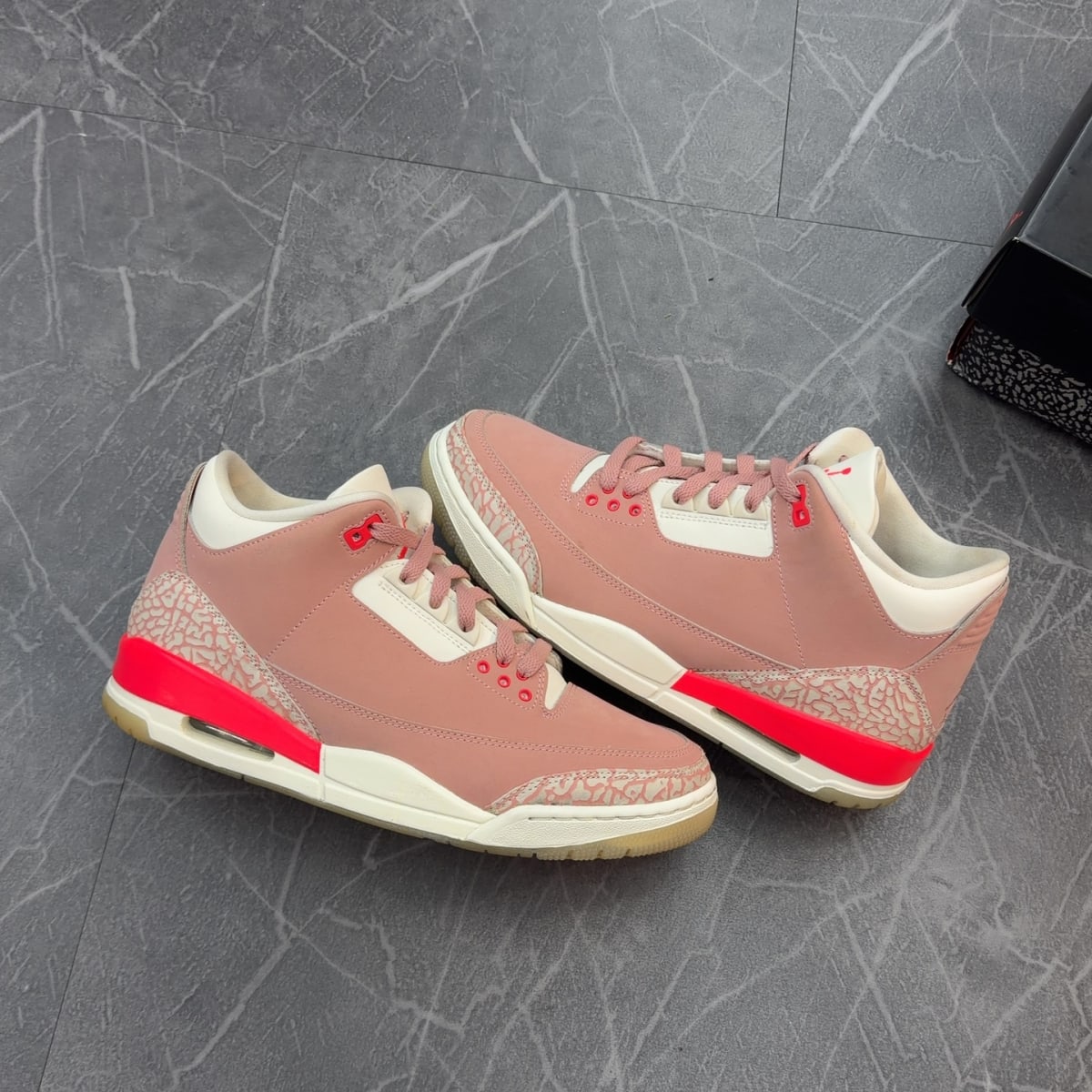 Jordan 3 Retro Rust Pink (Women's) (Size 11W) (Lightly Worn)