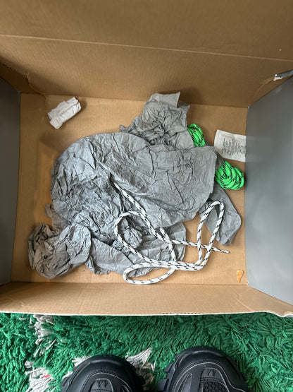 Balenciagas Track “Black White”